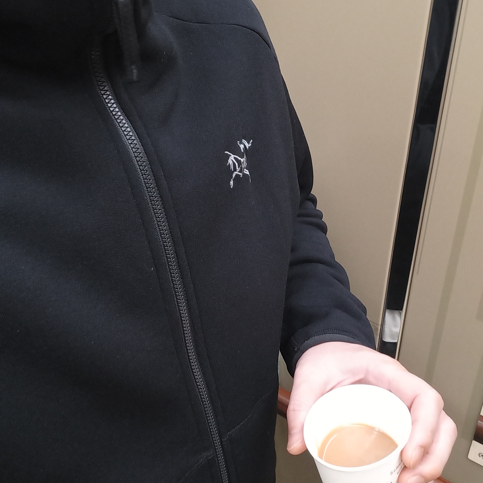 Arc'teryx Kyanite AR Hoody Black, Arc'teryx Kyanite Hoody Black 착용 스타일 - 4