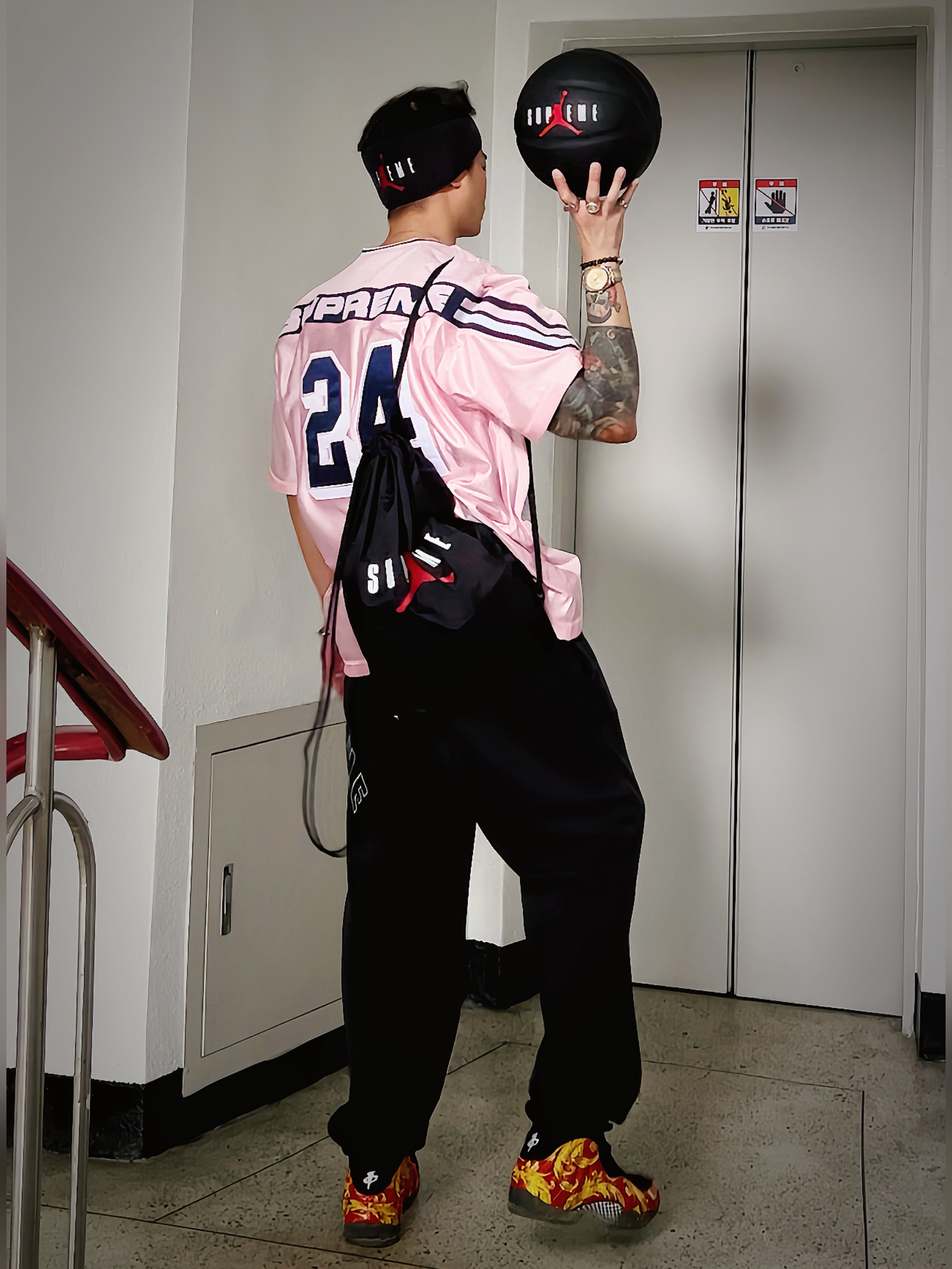 Supreme x Jordan Headband Black - 24FW, Supreme x Jordan Drawstring Bag Black - 24FW 착용 스타일 - 6