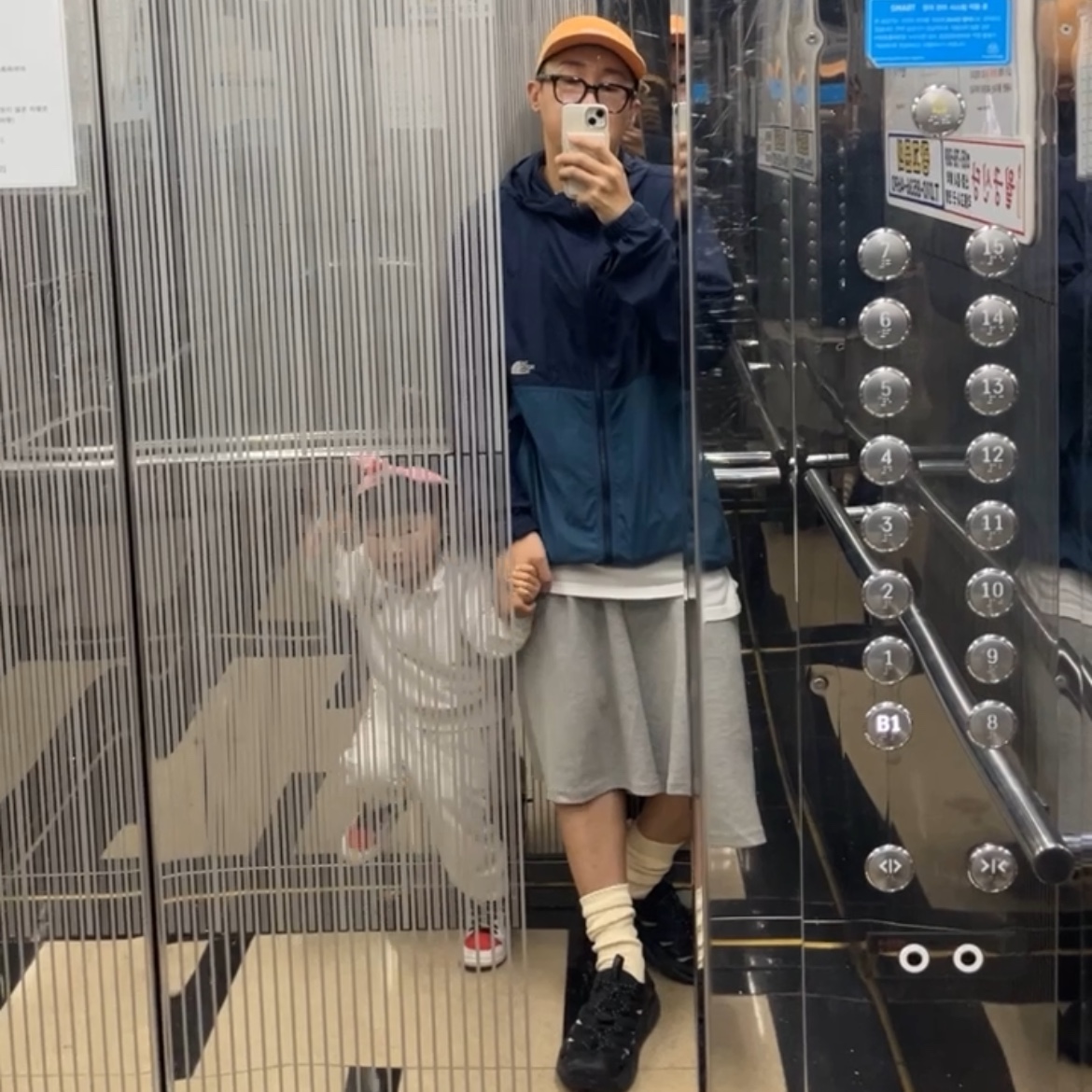 Hoka Hopara Black Castle Rock, Supreme Washed Chino Twill Camp Cap Peach - 24SS 착용 스타일
