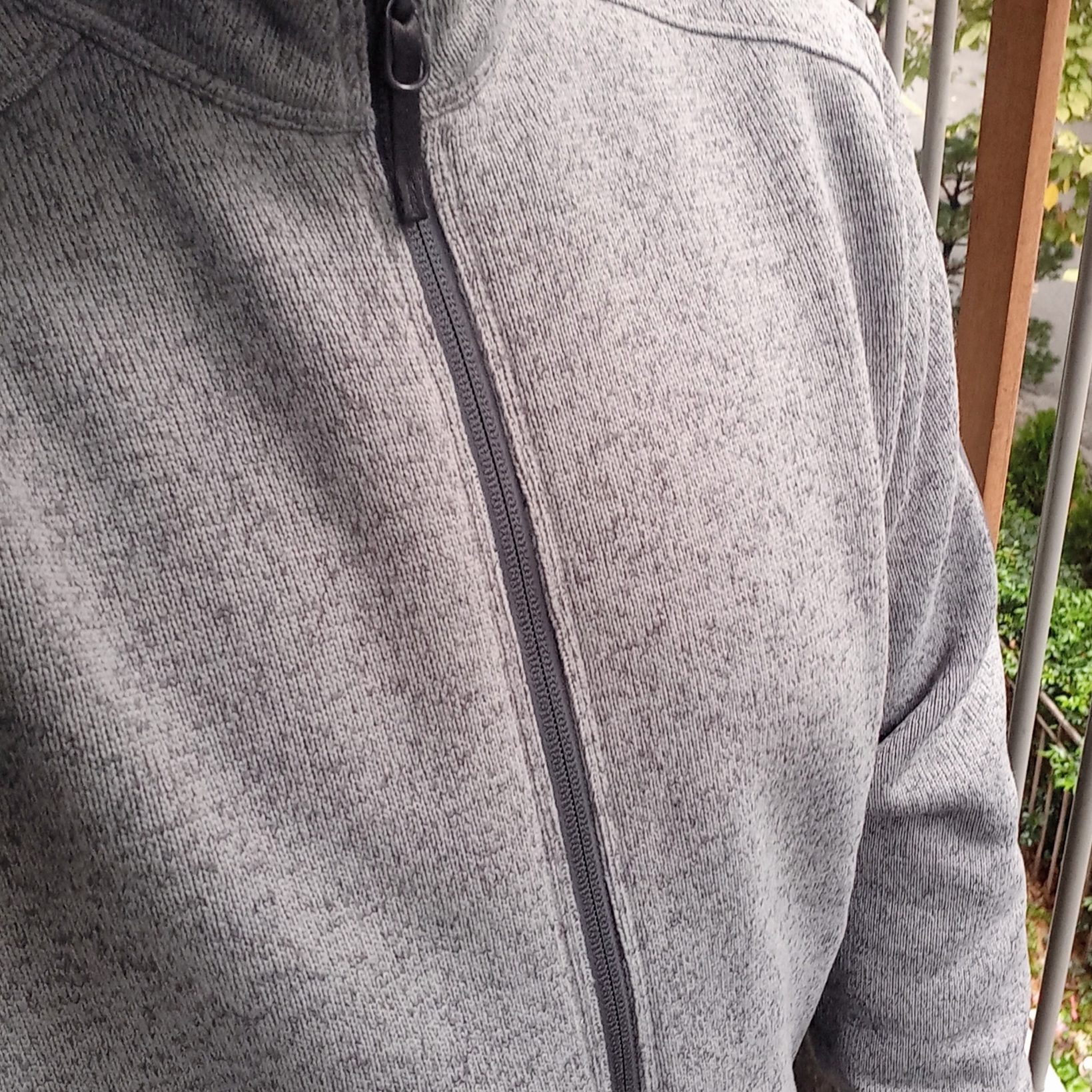 Arc'teryx Covert Cardigan Void Heather Graphite 착용 스타일 - 5