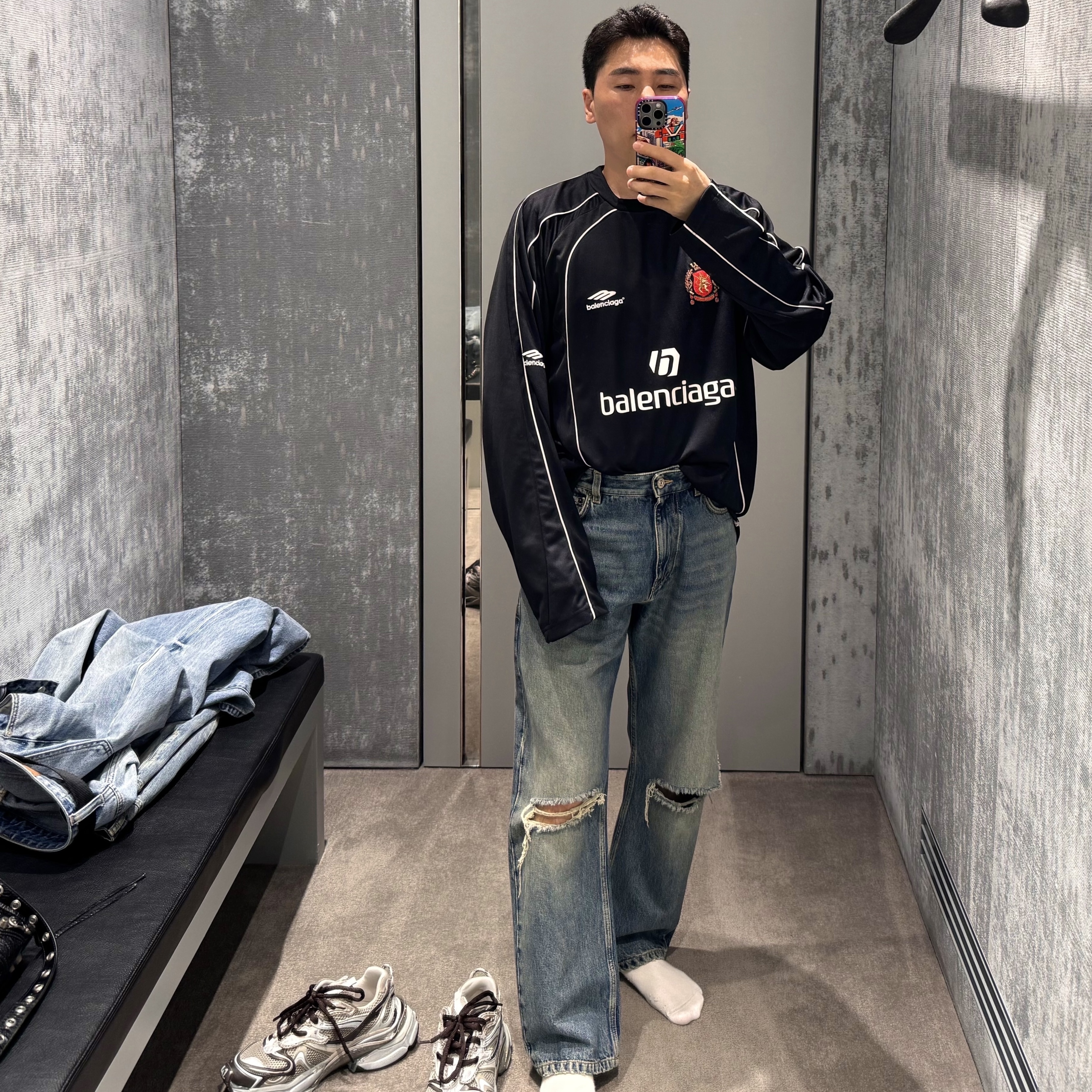 Balenciaga Soccer Series Paris Soccer Long Sleeve Oversized T-Shirt Black 착용 스타일 - 2