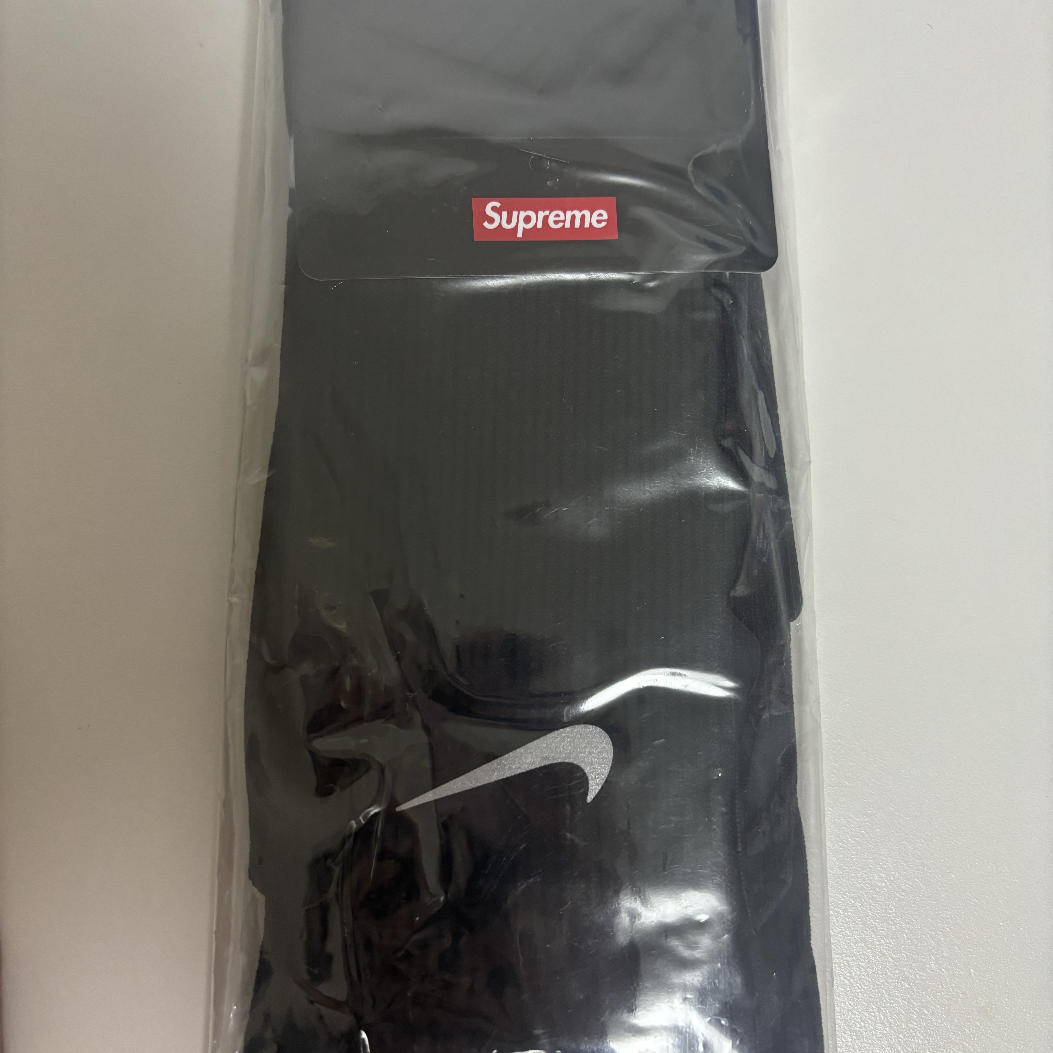 Supreme x Nike Crew Socks Black - 24FW 착용 스타일