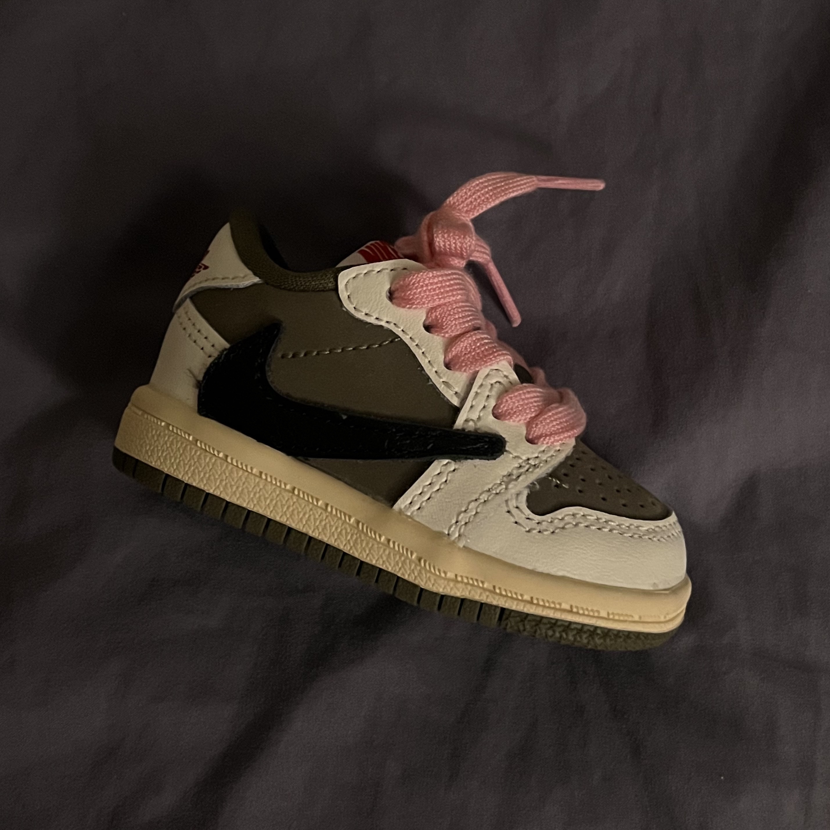 (TD) Jordan 1 x Travis Scott Retro Low OG SP Reverse Olive 착용 스타일 - 1