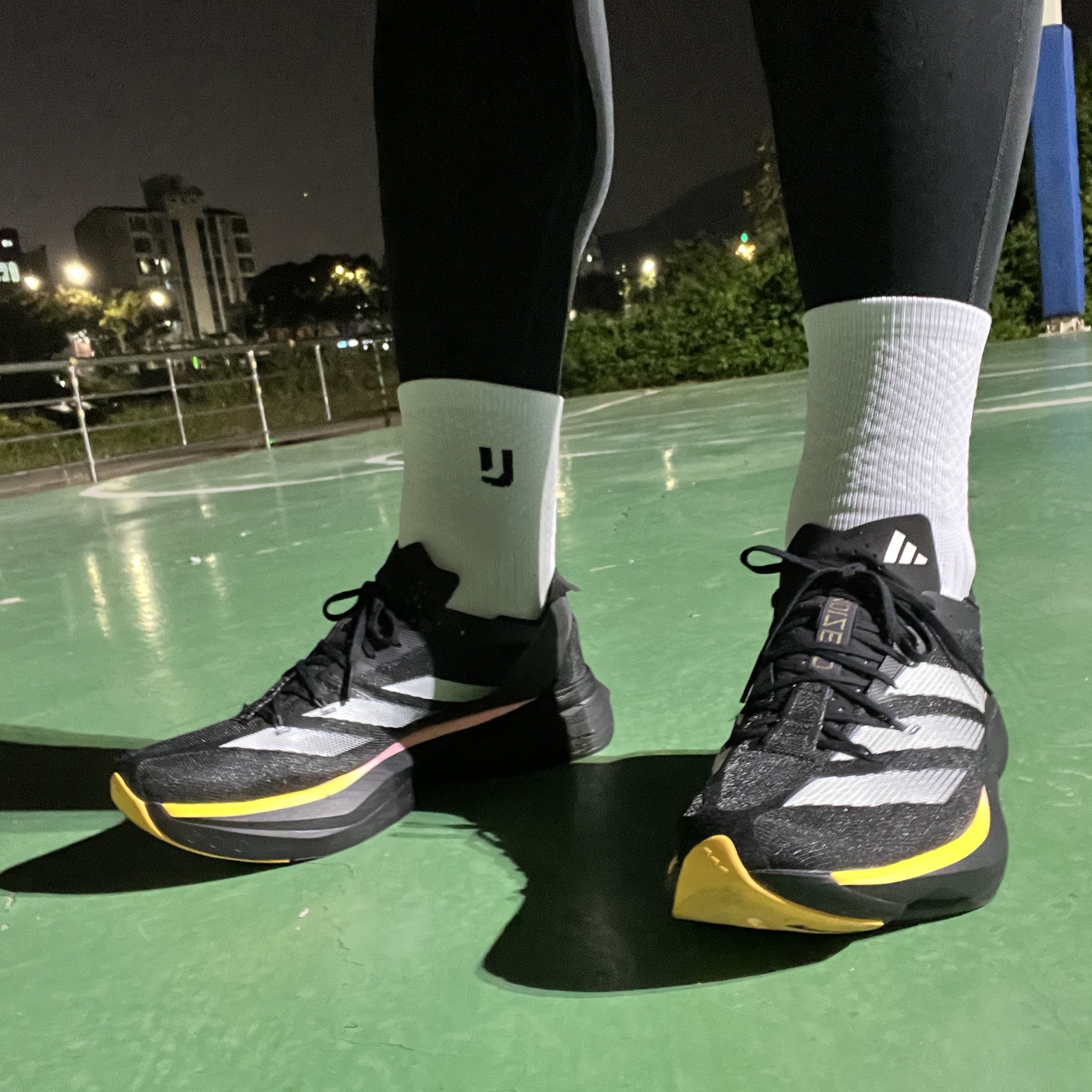 Adidas Adizero Adios Pro 3 Core Black Zero Metalic 착용 스타일 - 5