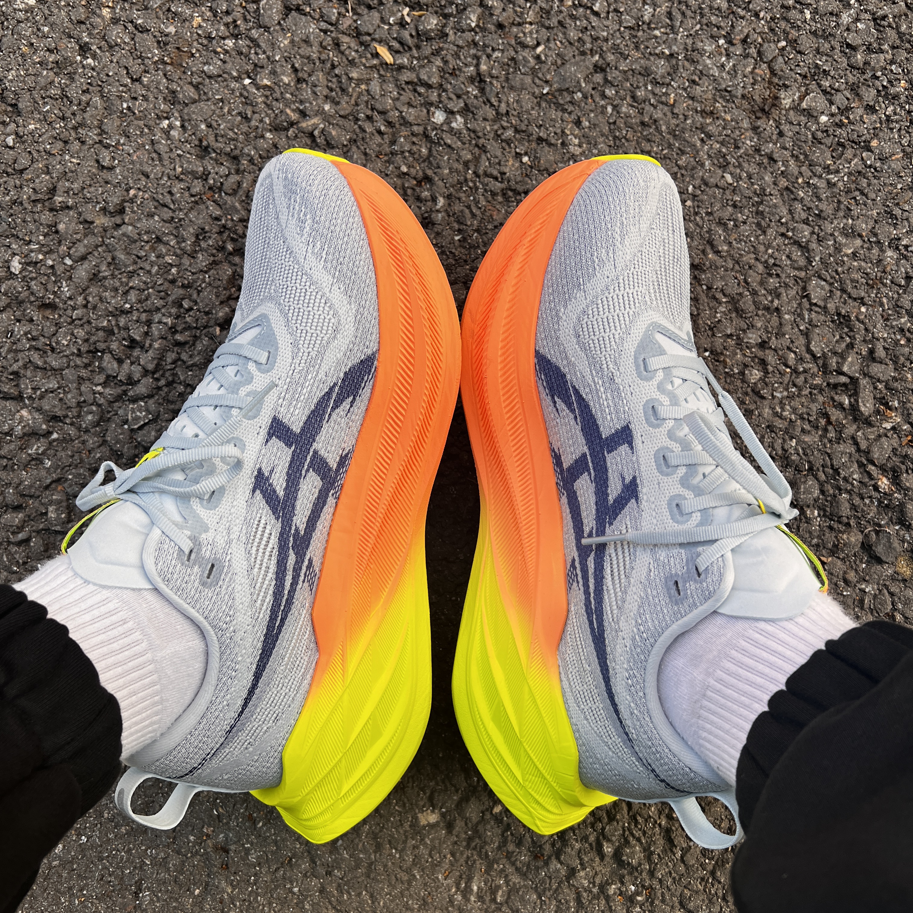 Asics Superblast 2 Paris Cool Grey Safety Yellow 착용 스타일