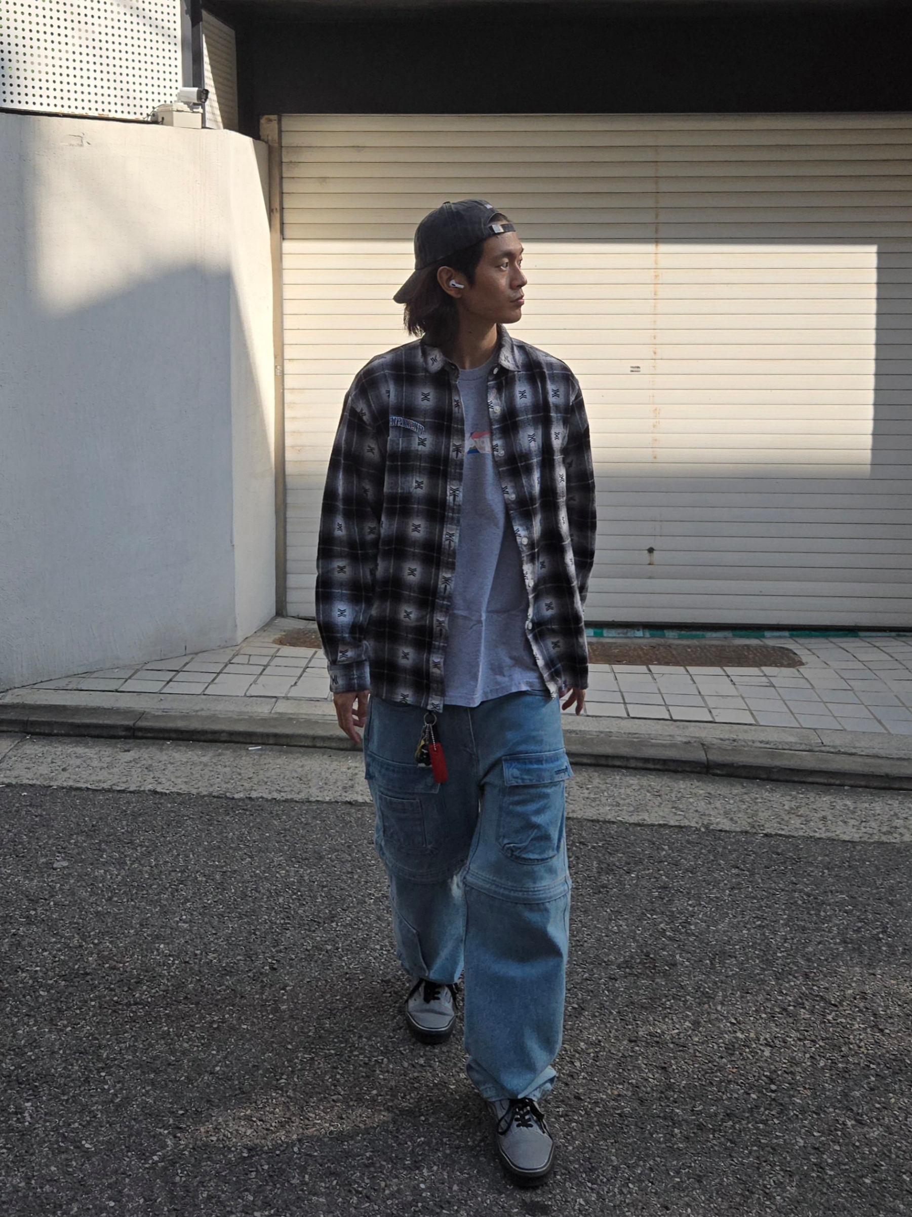Supreme Zip-Off Utility Pants Denim - 21FW, Supreme x Emilio Pucci Box Logo T-Shirt Heather Grey Dusty Pink - 21SS 착용 스타일