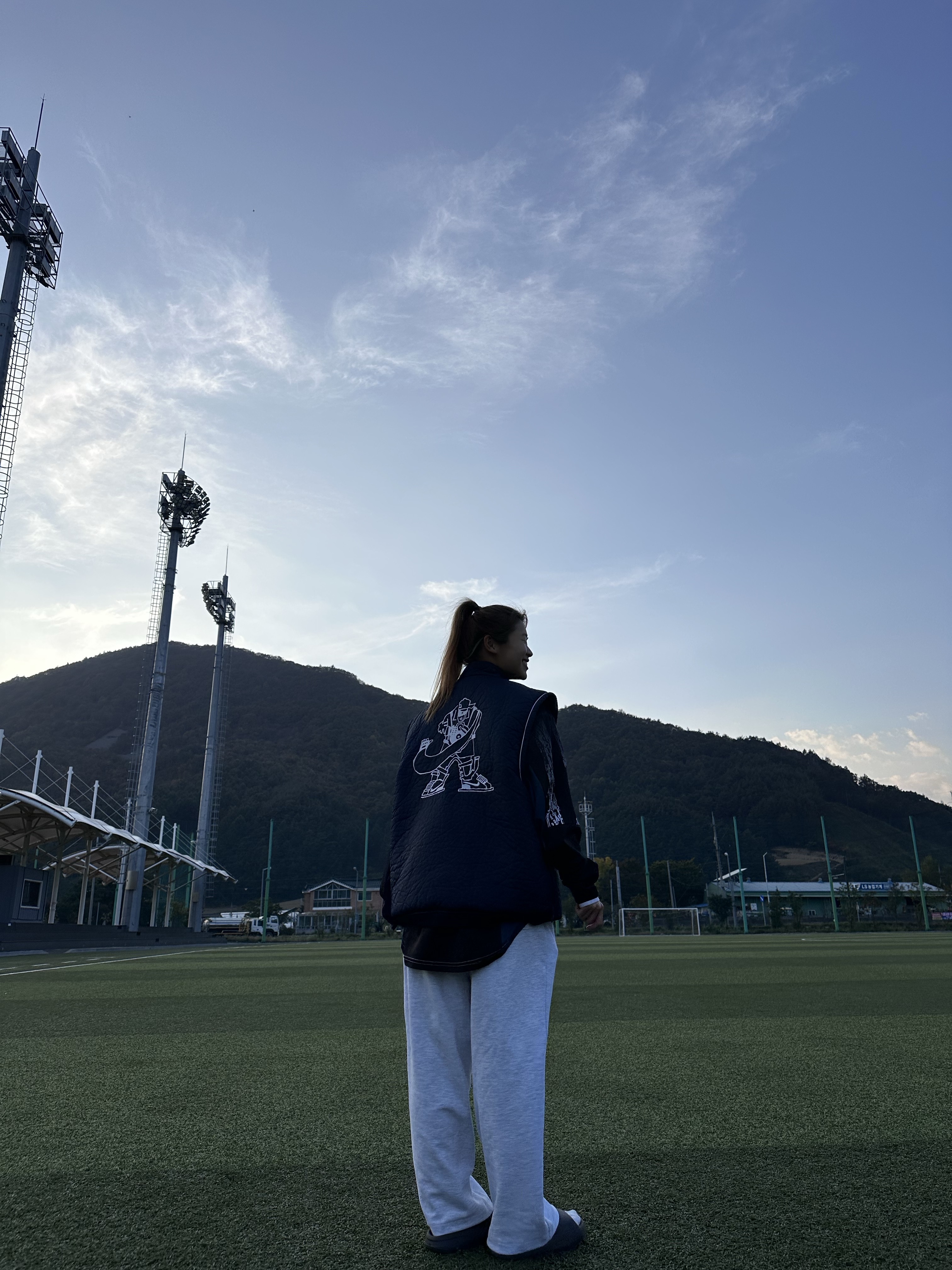 Nike x Cav Empt Long Sleeve Graphic Shirt Jersey, Nike x Cav Empt Vest Navy 착용 스타일 - 2