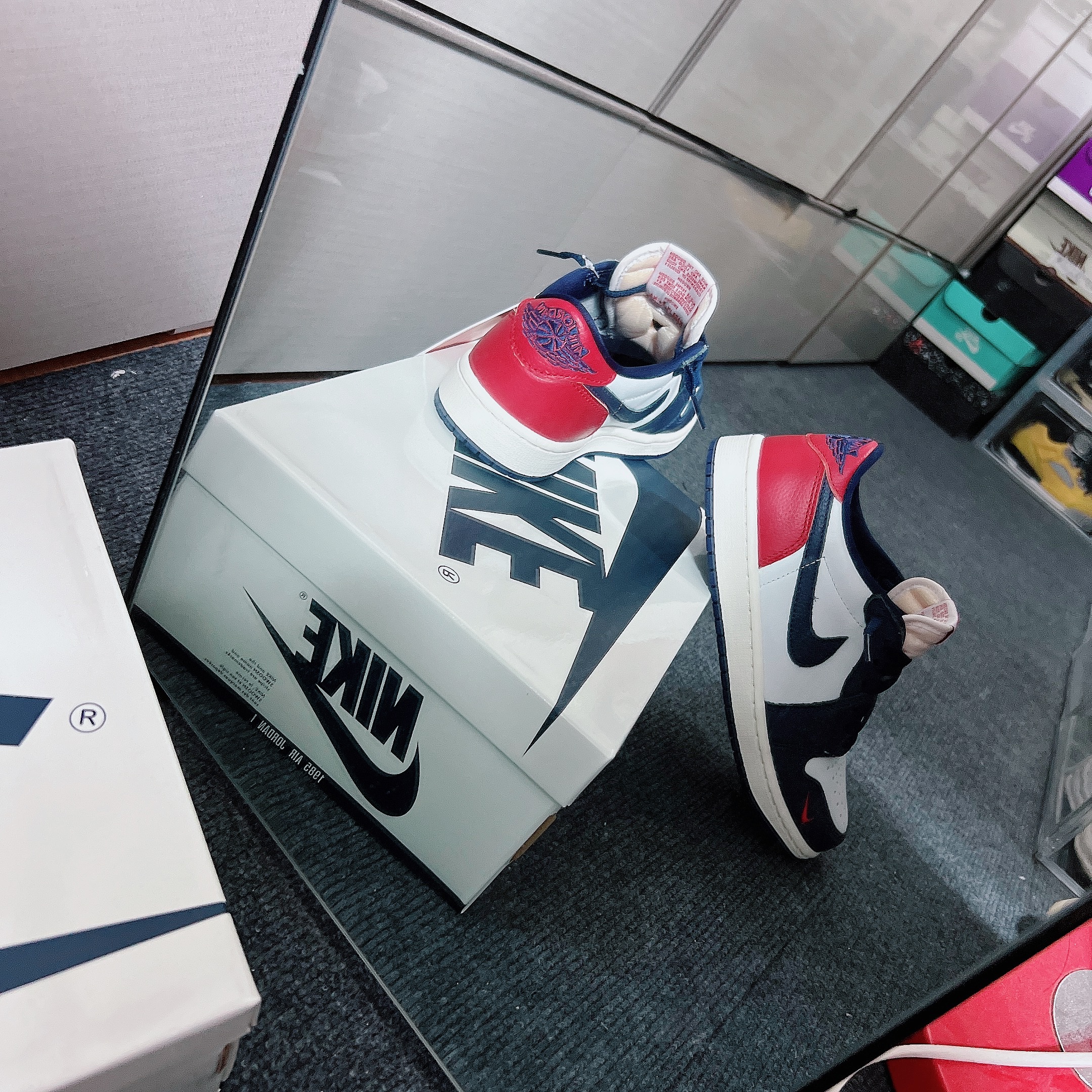 Jordan 1 Retro Low OG Gym Red and Midnight Navy 착용 스타일 - 3