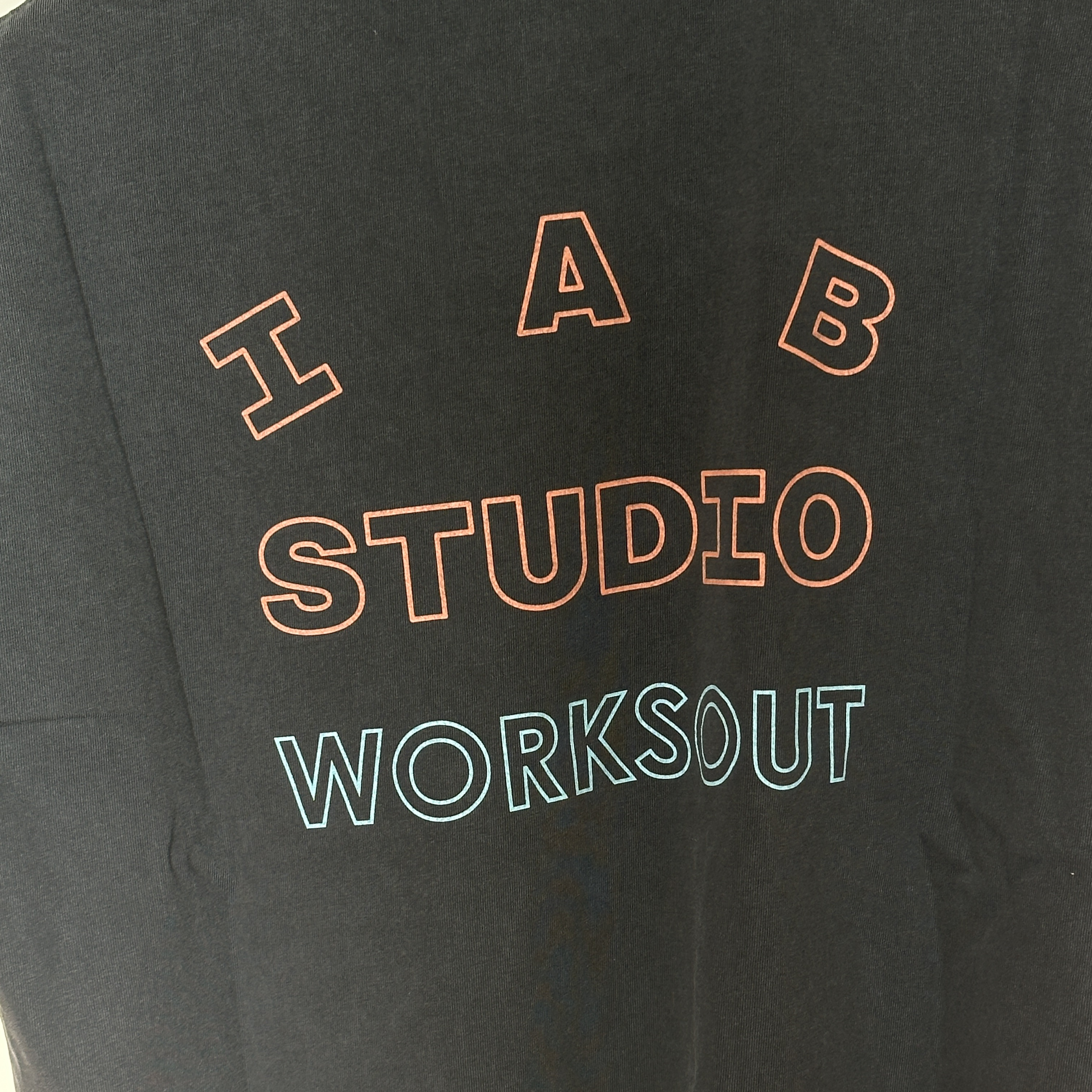 IAB Studio Pigment T-Shirt Charcoal for Worksout 착용 스타일 - 2
