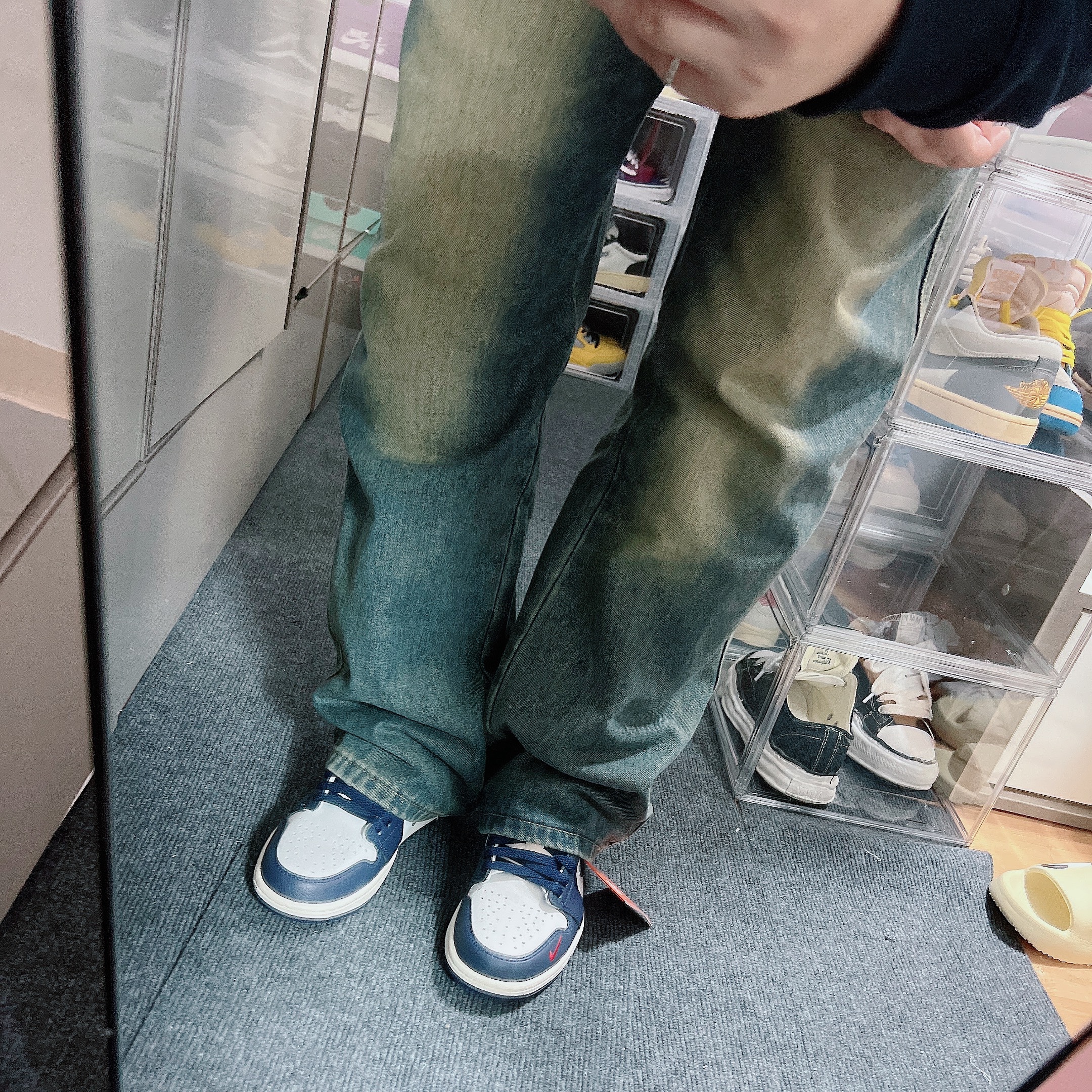 Jordan 1 Retro Low OG Gym Red and Midnight Navy 착용 스타일 - 4