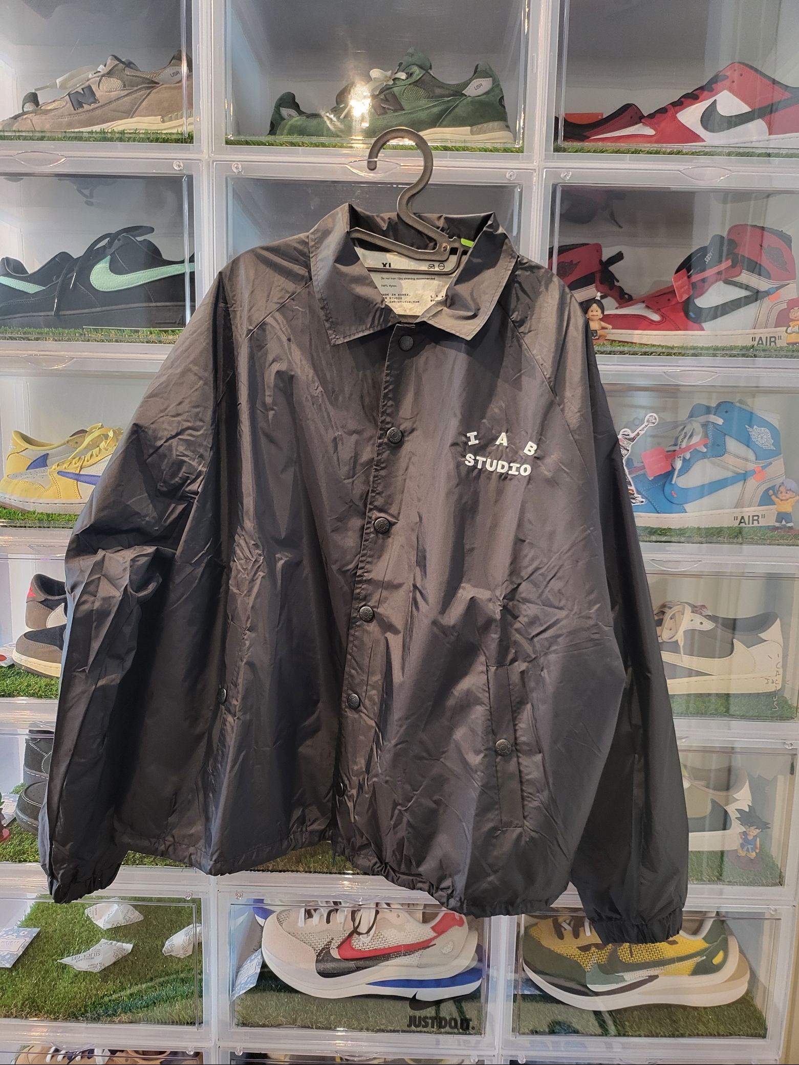 IAB Studio Coach Jacket Black 착용 스타일 - 1