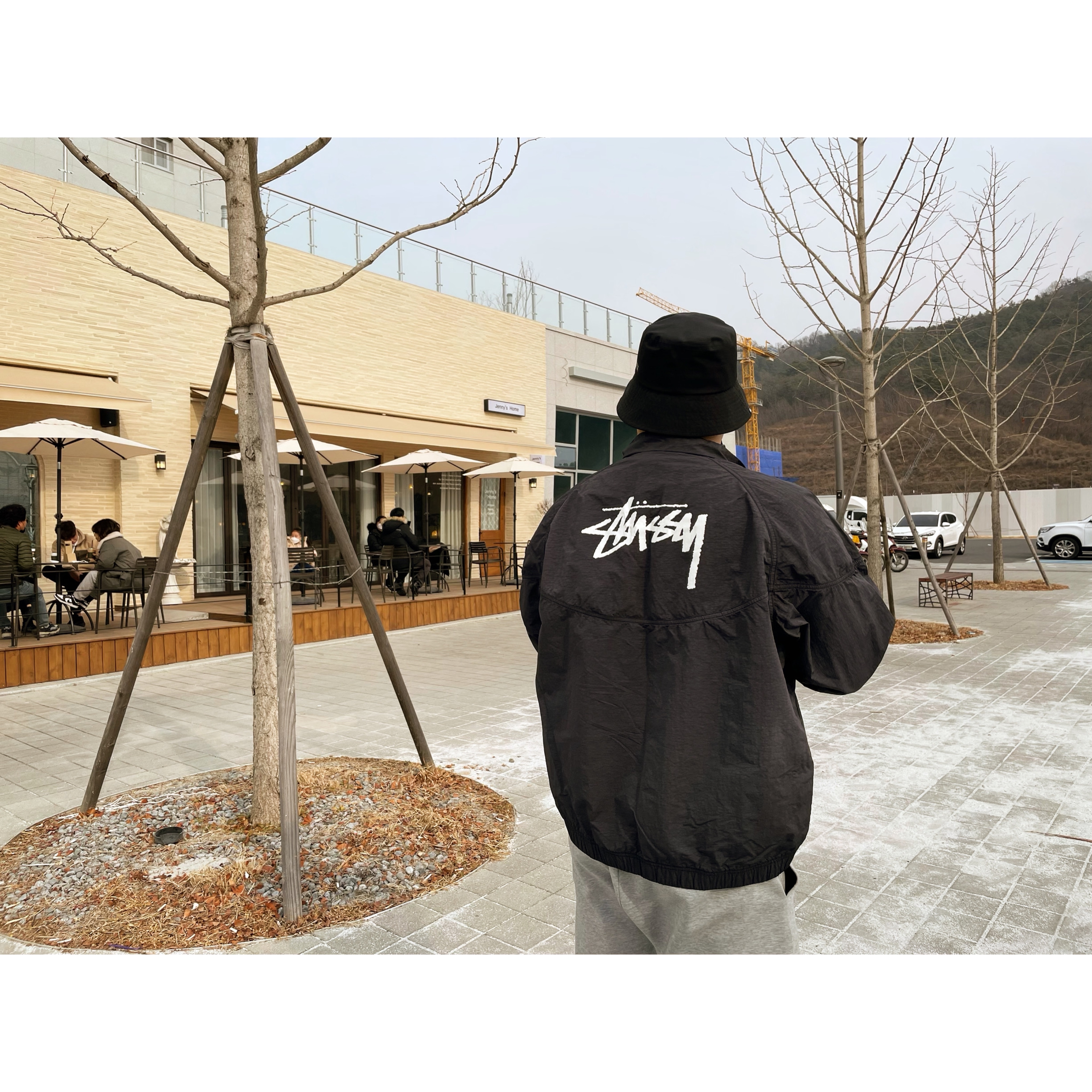 Nike x Stussy Windrunner Jacket Off Noir 착용 스타일