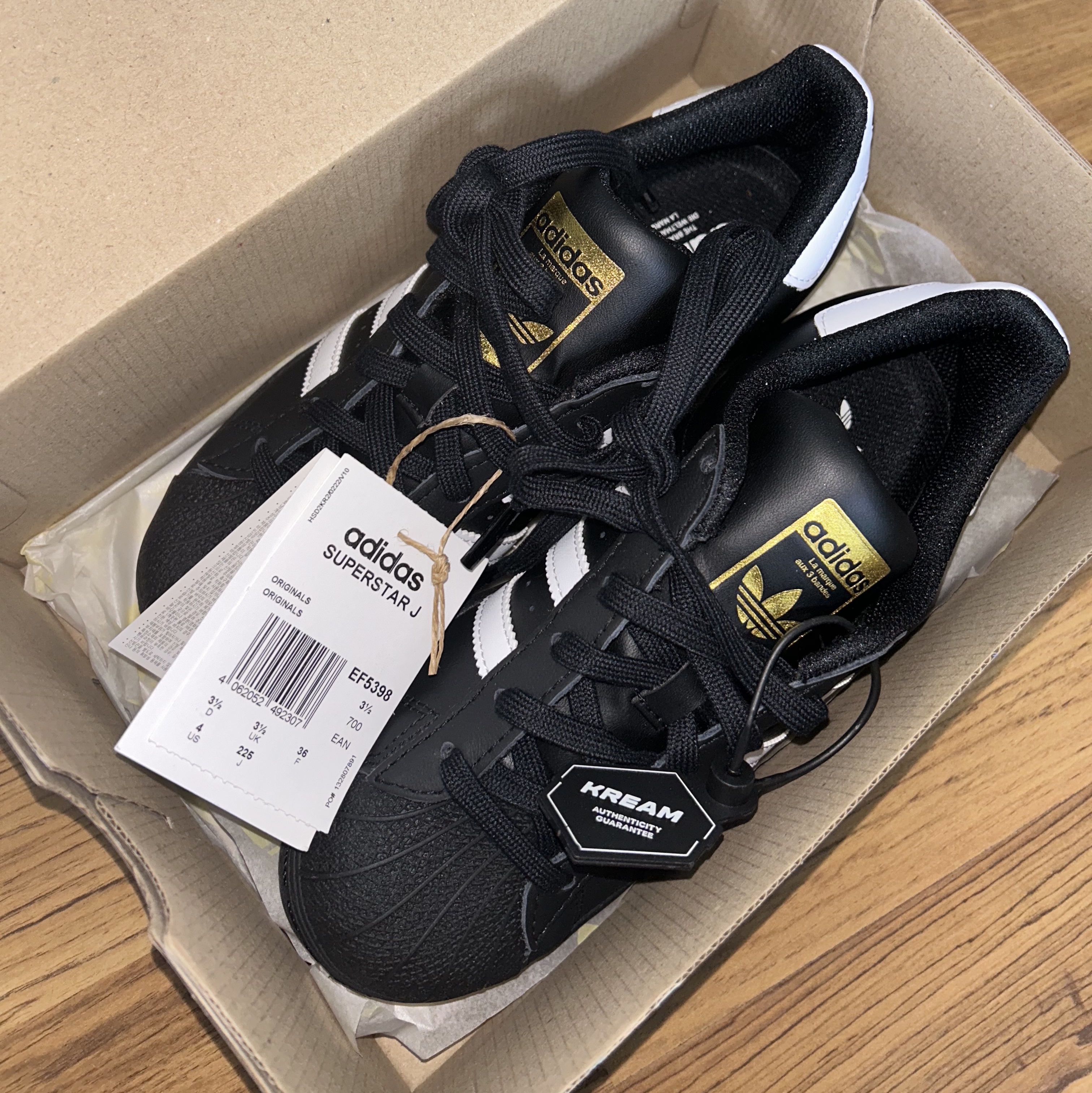 (J) Adidas Superstar Black White 착용 스타일