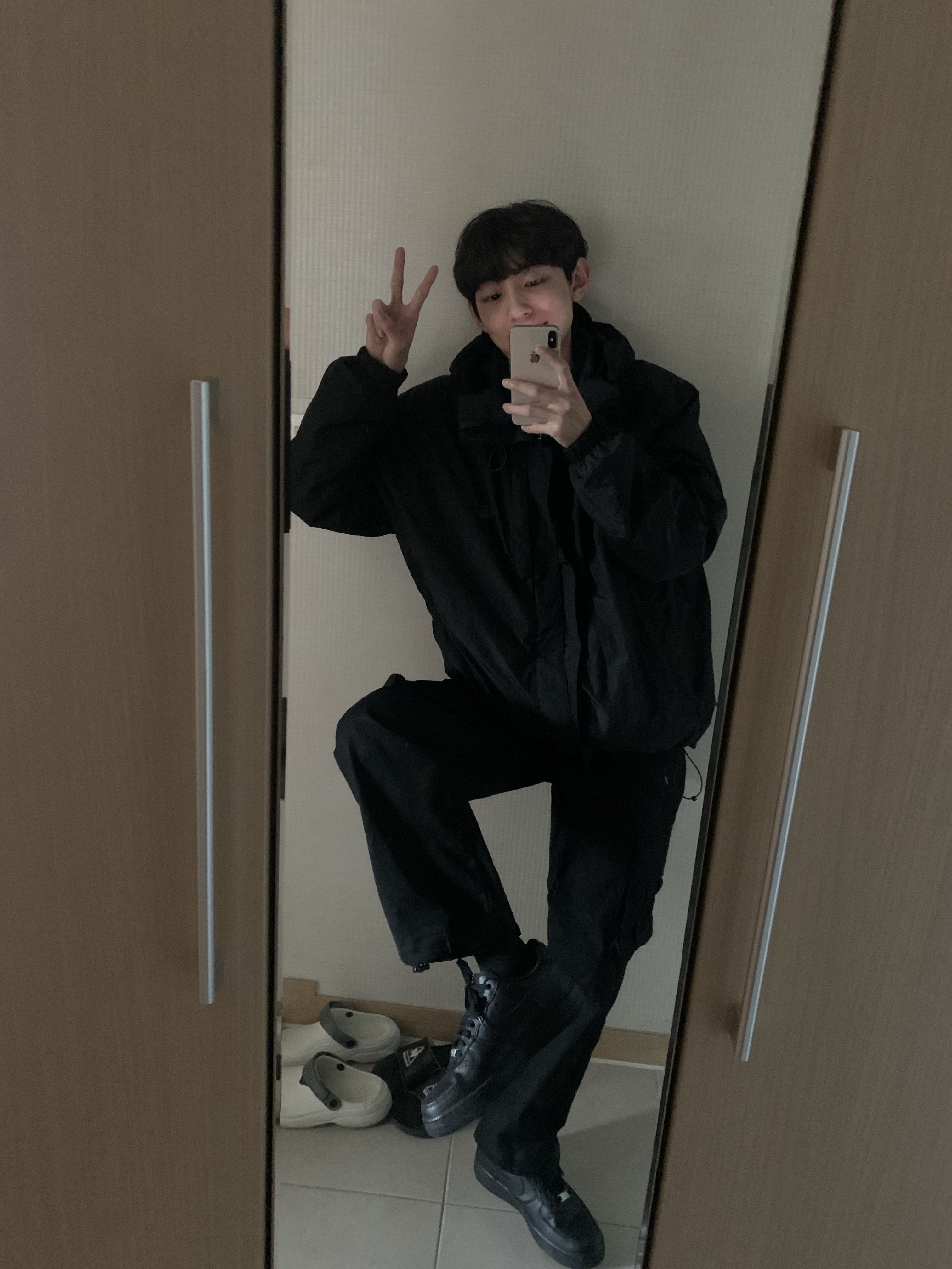 Nike Air Force 1 '07 Low Triple Black 착용 스타일