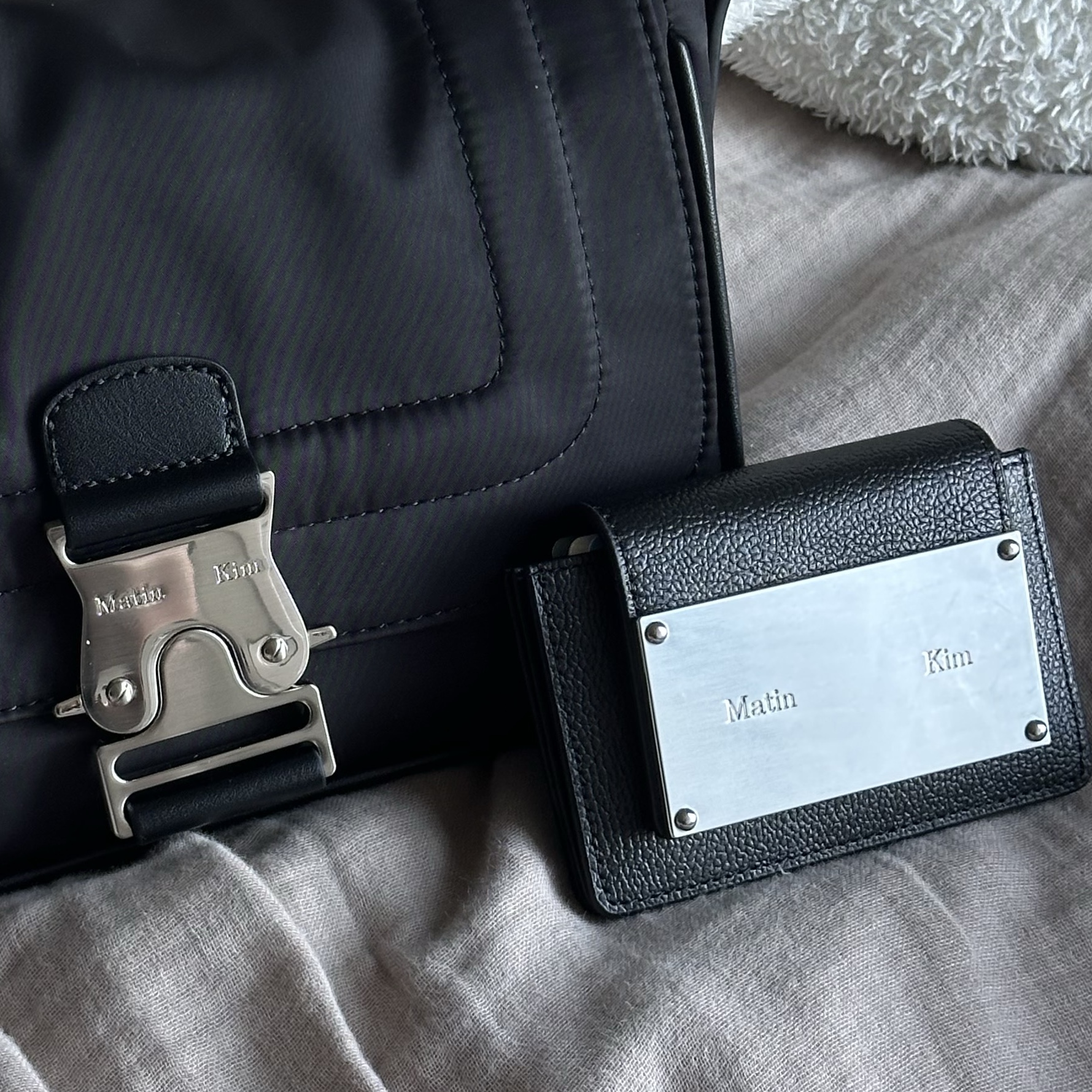 Matin Kim Accordion Wallet Black, Matin Kim Mini Buckle Bag Black 착용 스타일