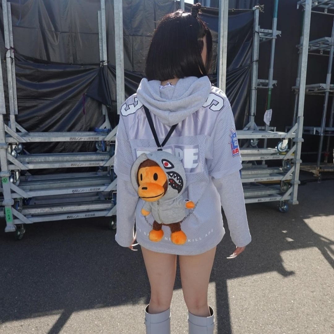 (W) BAPE Baby Milo Plush Doll Backpack Brown 착용 스타일