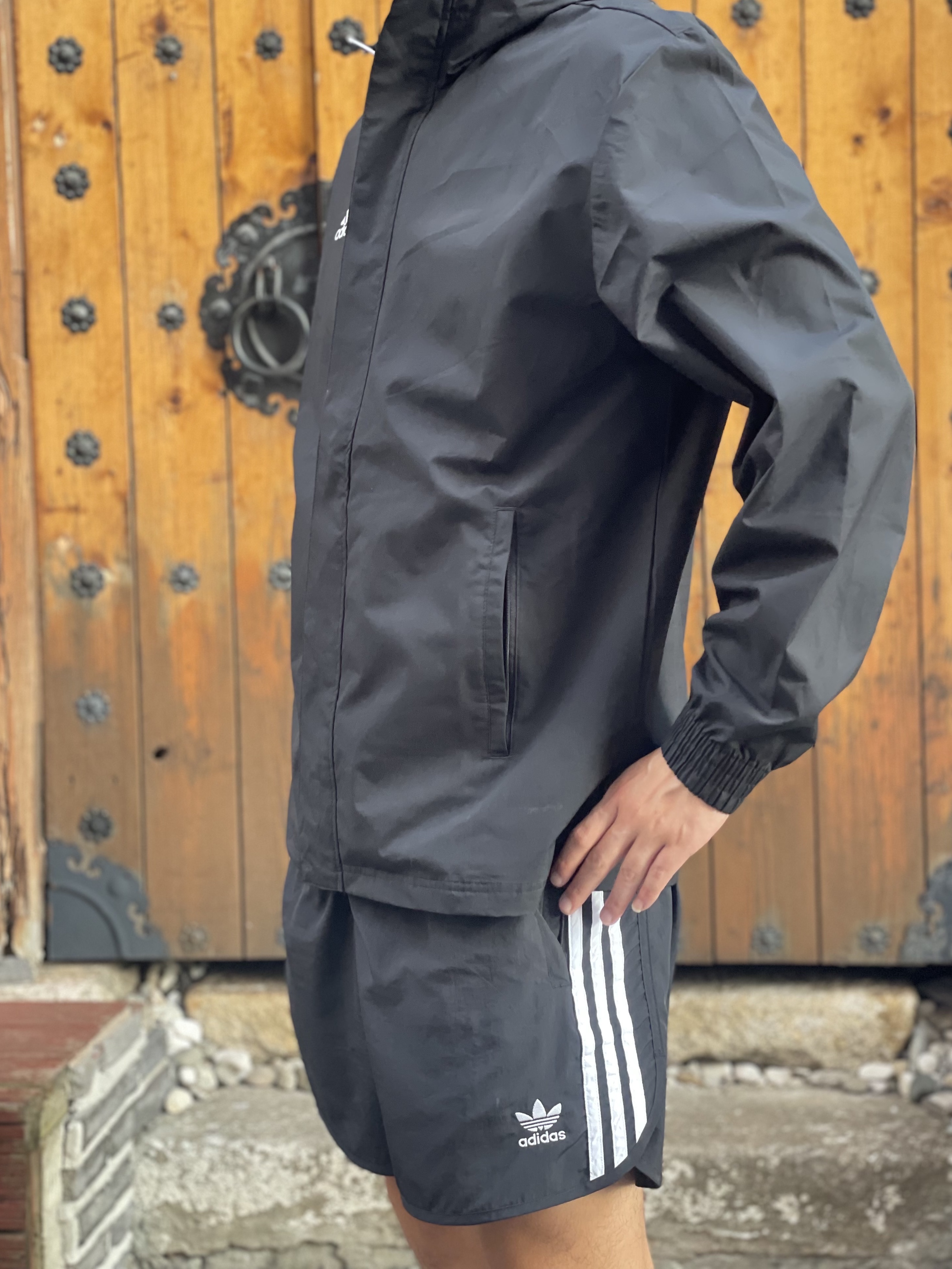 Adidas Adicolor Classic Sprinter Shorts Black - US Sizing, Adidas Adicolor Classic Sprinter Shorts Black - KR Sizing 착용 스타일 - 2