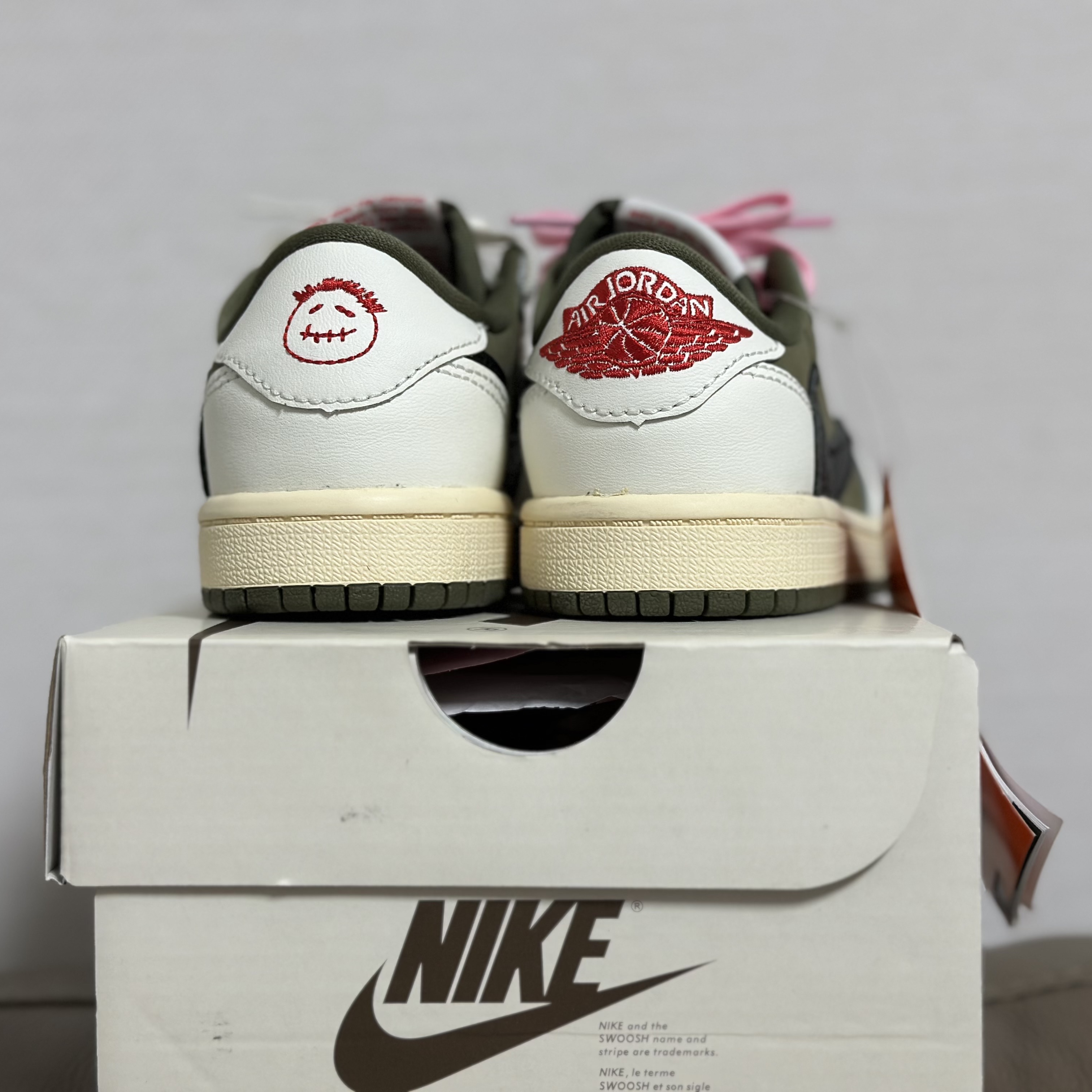 (PS) Jordan 1 x Travis Scott Retro Low OG SP Reverse Olive 착용 스타일 - 5