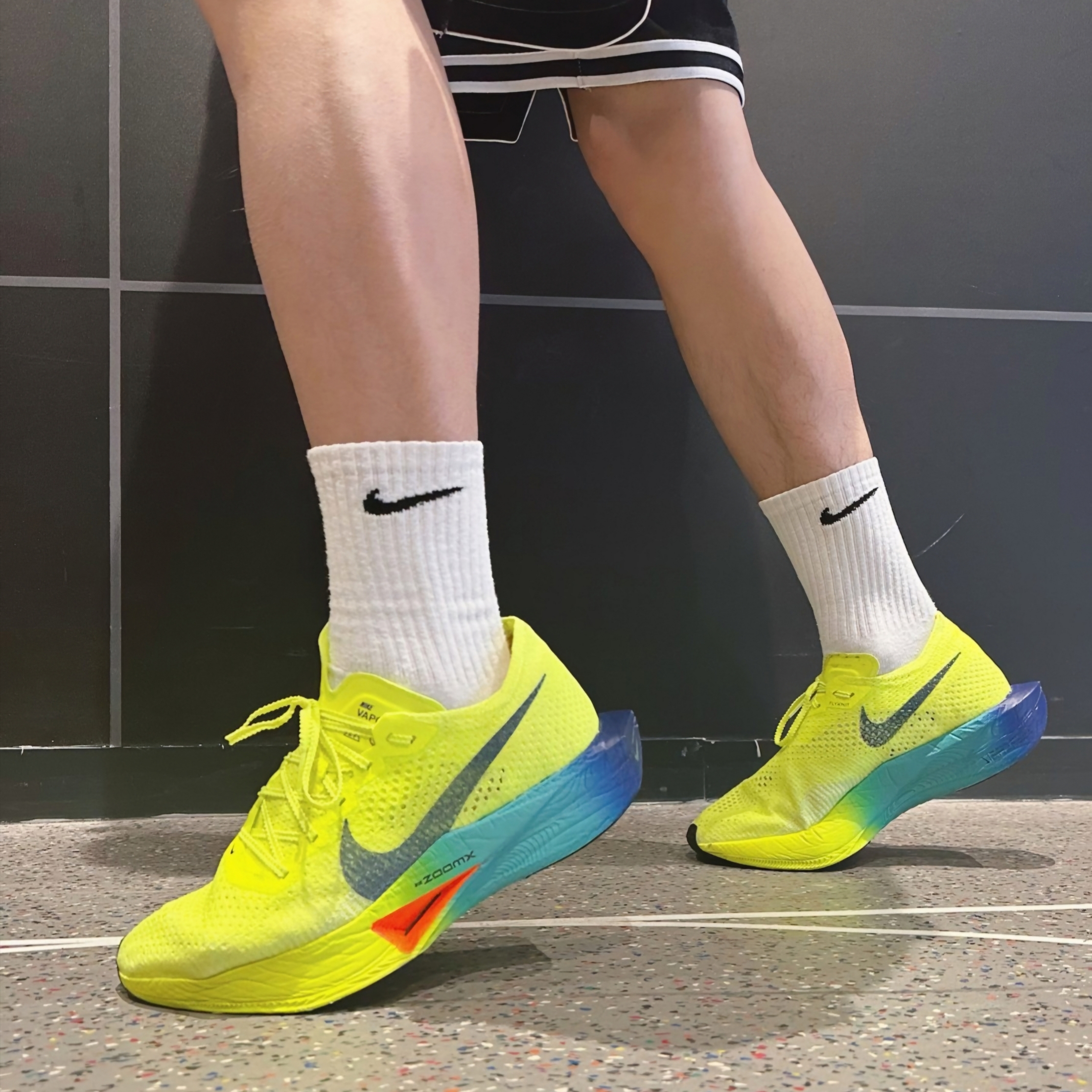 Nike ZoomX Vaporfly Next% 3 Volt Scream Green 착용 스타일