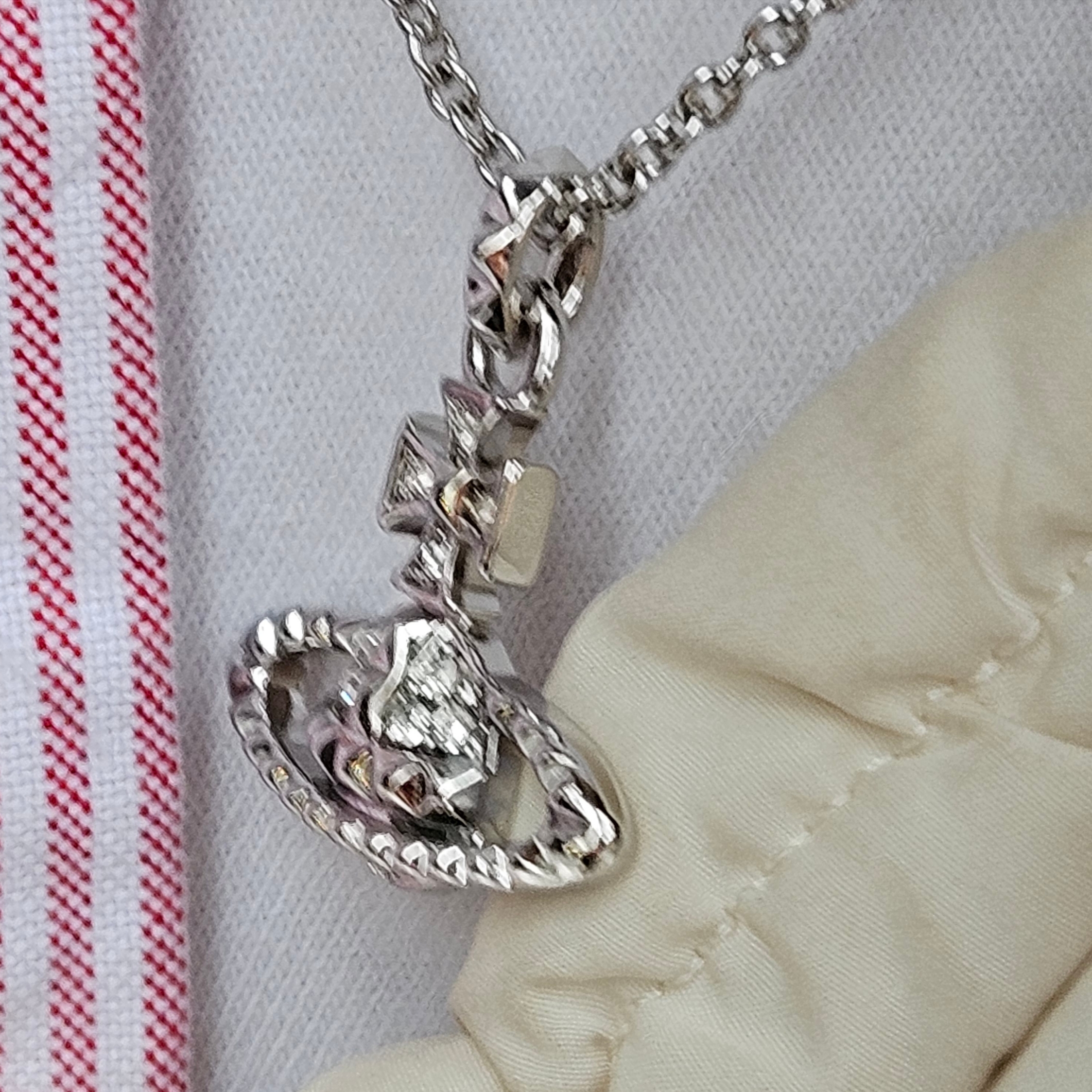 Vivienne Westwood Mayfair Bas Relief Pendant Silver 착용 스타일