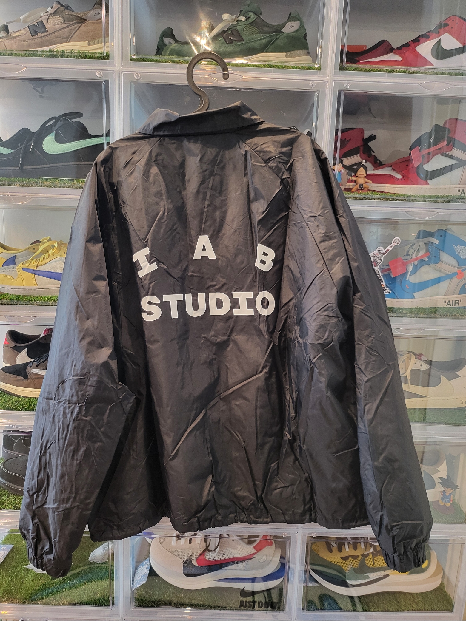 IAB Studio Coach Jacket Black 착용 스타일 - 2