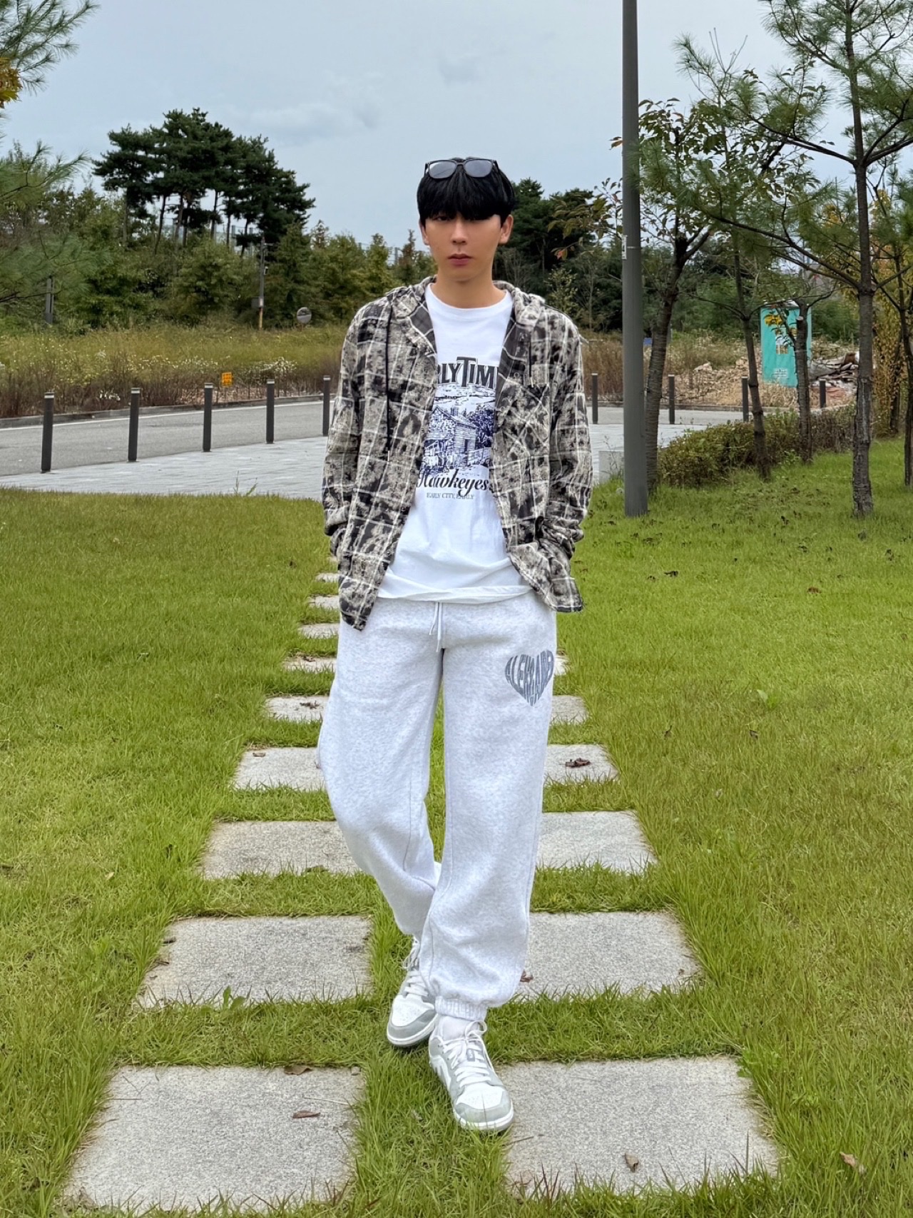 (W) Jordan 1 Low White Wolf Grey 착용 스타일 - 2