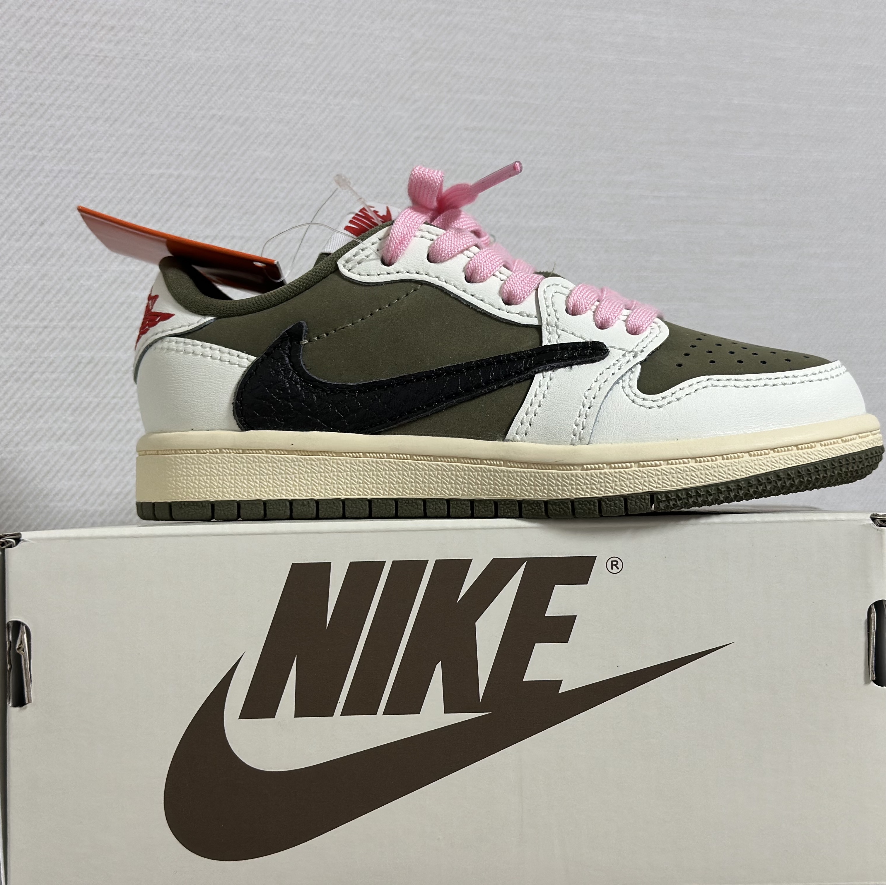 (PS) Jordan 1 x Travis Scott Retro Low OG SP Reverse Olive 착용 스타일 - 3