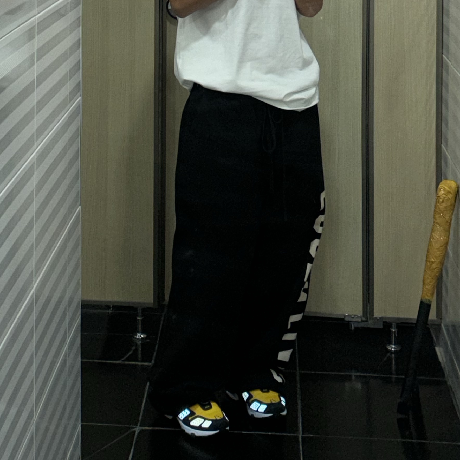 (W) Nike Air Max SNDR Canyon Gold and Deep Ocean 착용 스타일 - 2