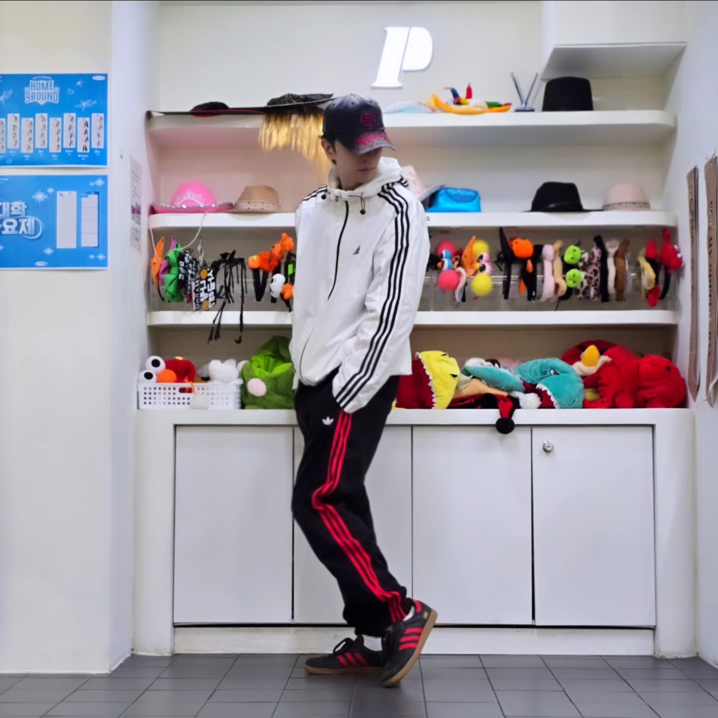 Adidas Essential 3S Woven Windbreaker Jacket White - KR Sizing, Adidas Samba OG Carbon Better Scarlet 착용 스타일 - 7