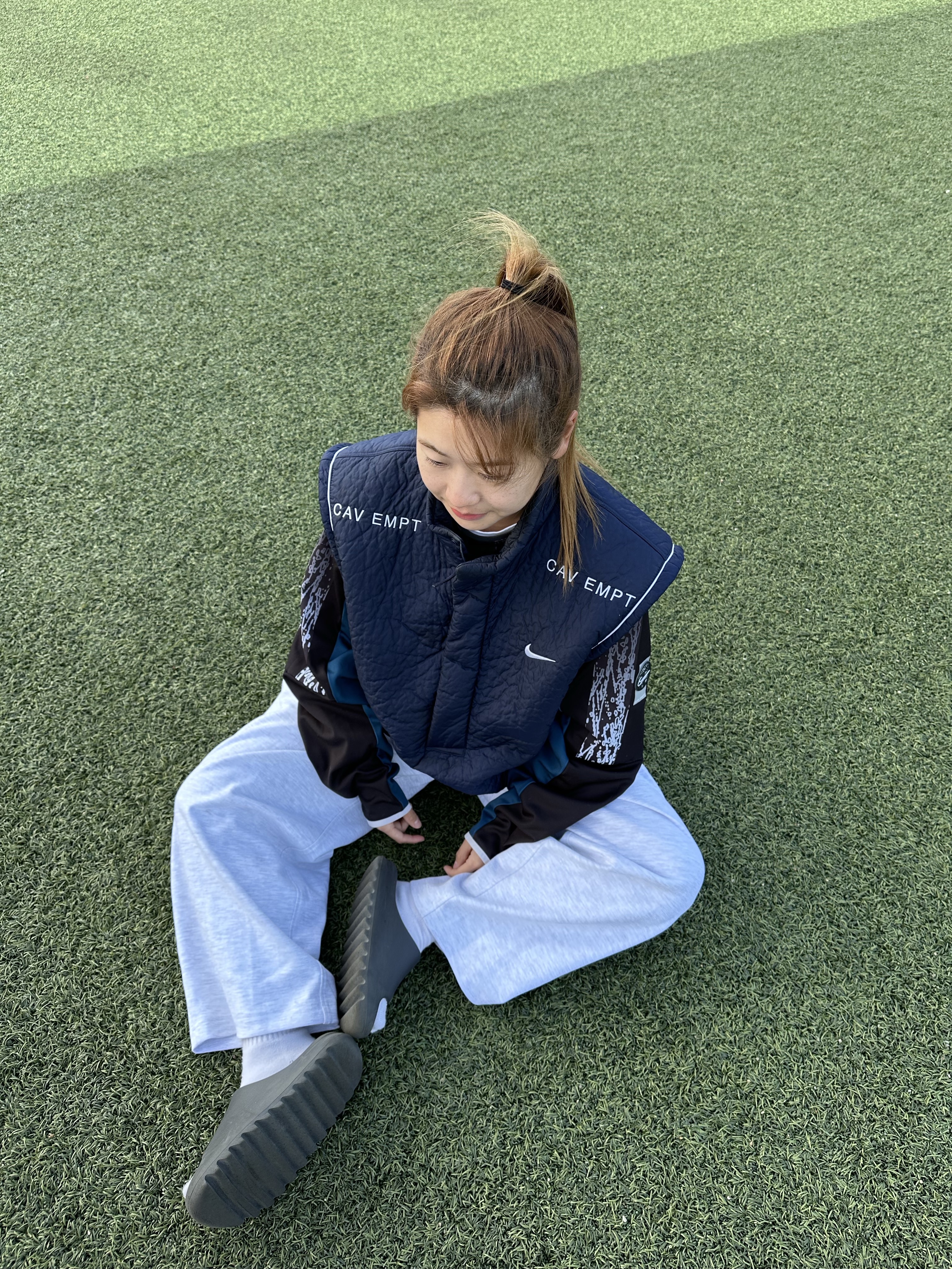 Nike x Cav Empt Long Sleeve Graphic Shirt Jersey, Nike x Cav Empt Vest Navy 착용 스타일 - 3