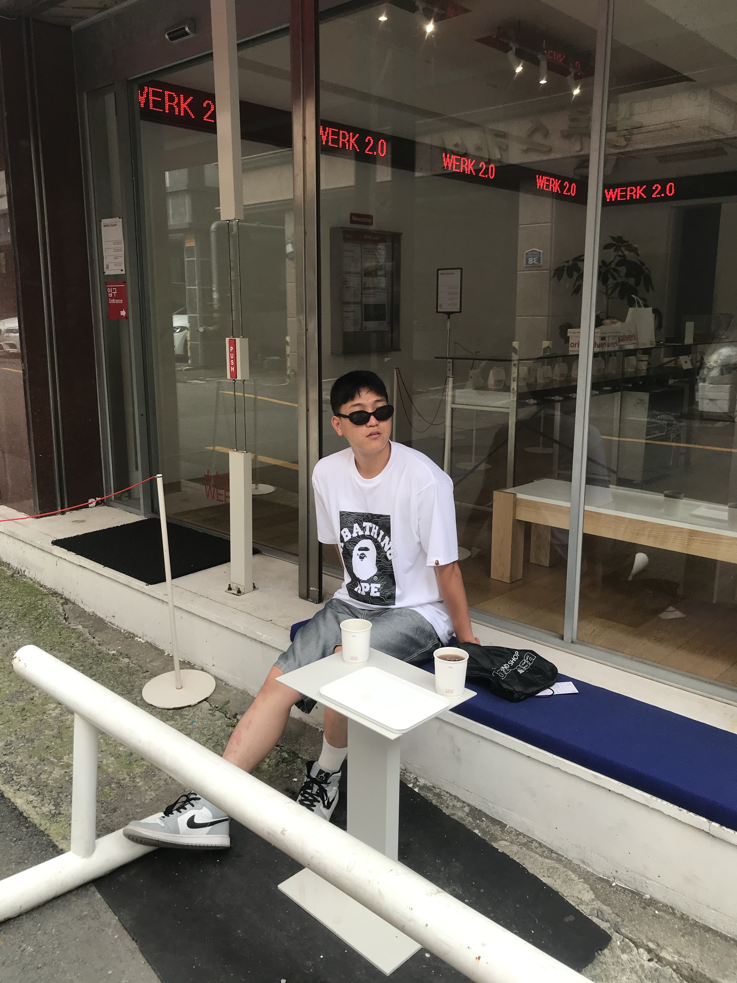 BAPE Japanese Tattoo Camo on College T-Shirt White, Jordan 1 Mid Light Smoke Grey 착용 스타일