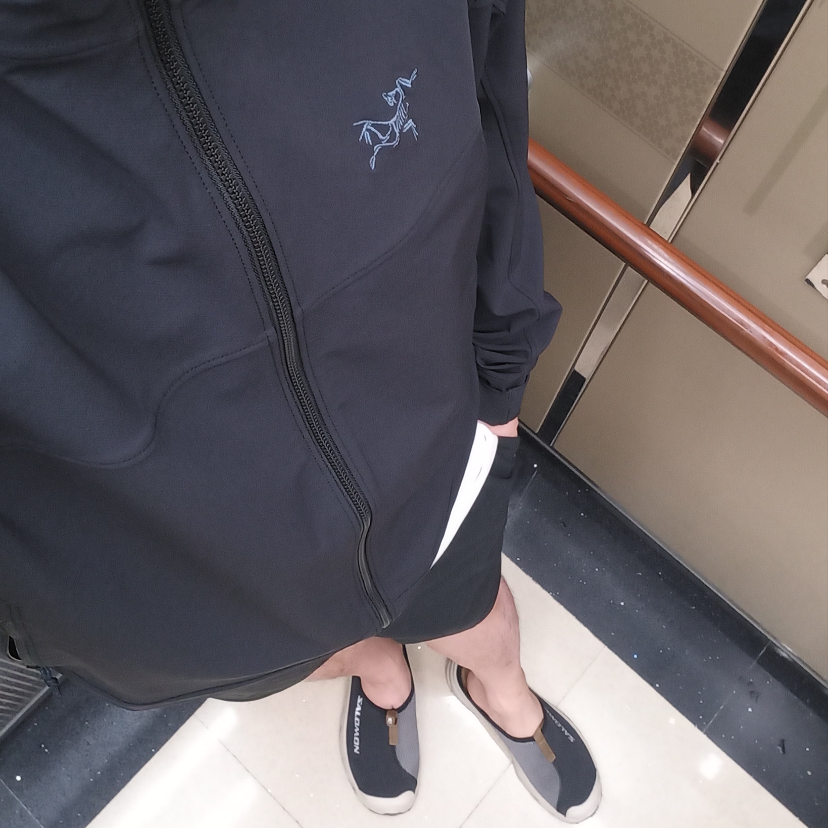 Arc'teryx Gamma Hoody Black, Arc'teryx Gamma Hoody Black 착용 스타일 - 6