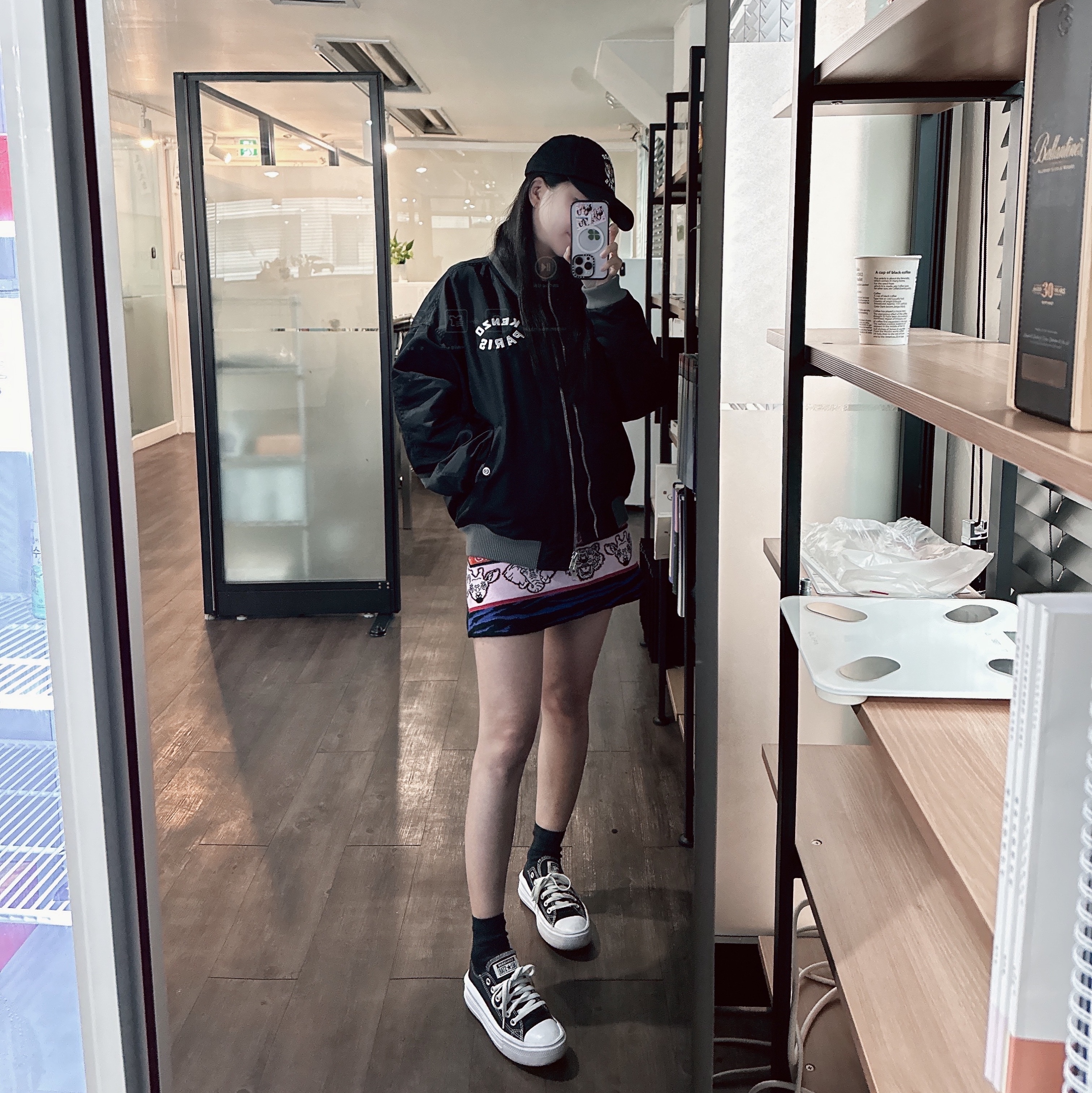 Kenzo Varsity Tiger Cap Black - 24FW, Kenzo Lucky Tiger Bomber Black 착용 스타일 - 1