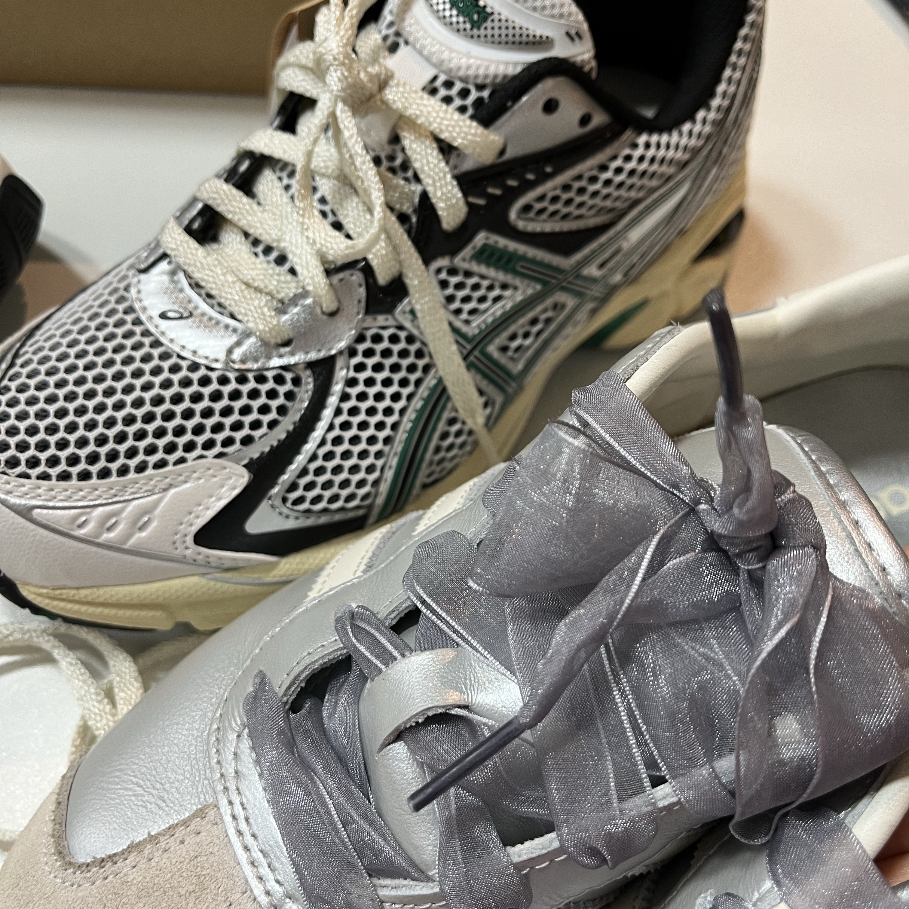 Asics GT-2160 White Jasper Green, Adidas Country II SMU Silver Cream 착용 스타일 - 4