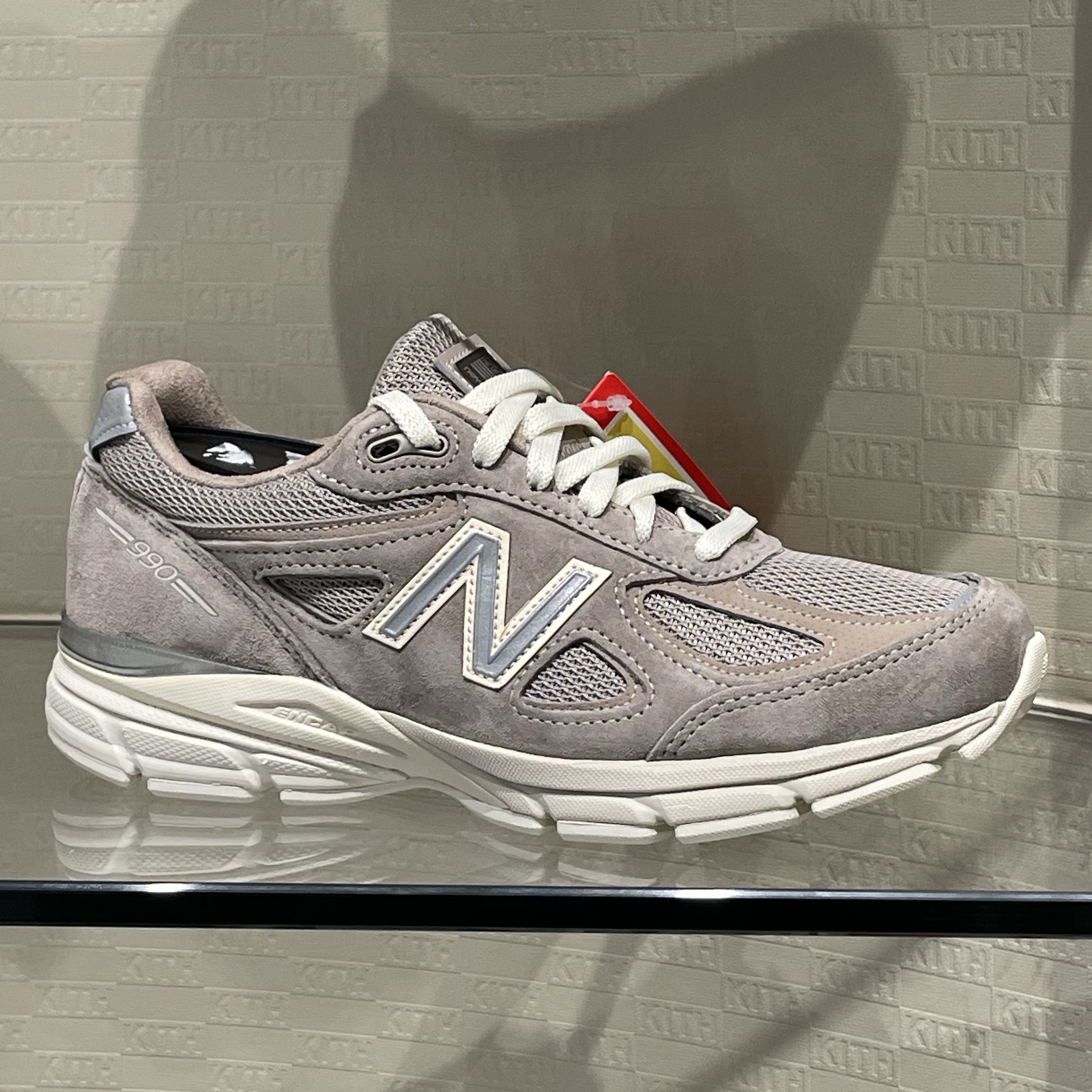 New Balance x Kith 101 990v4 Made in USA Moonrock 착용 스타일
