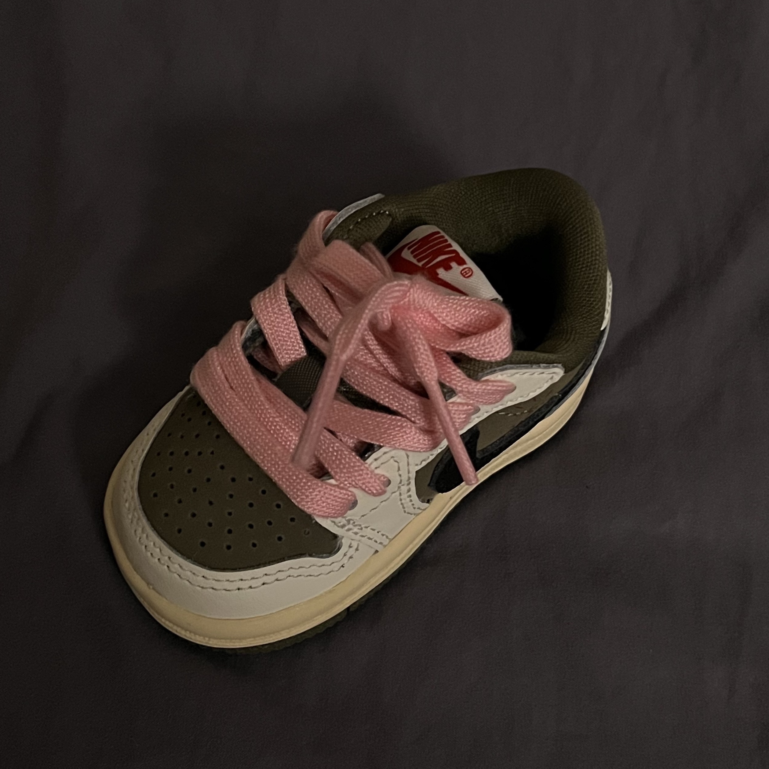 (TD) Jordan 1 x Travis Scott Retro Low OG SP Reverse Olive 착용 스타일 - 3