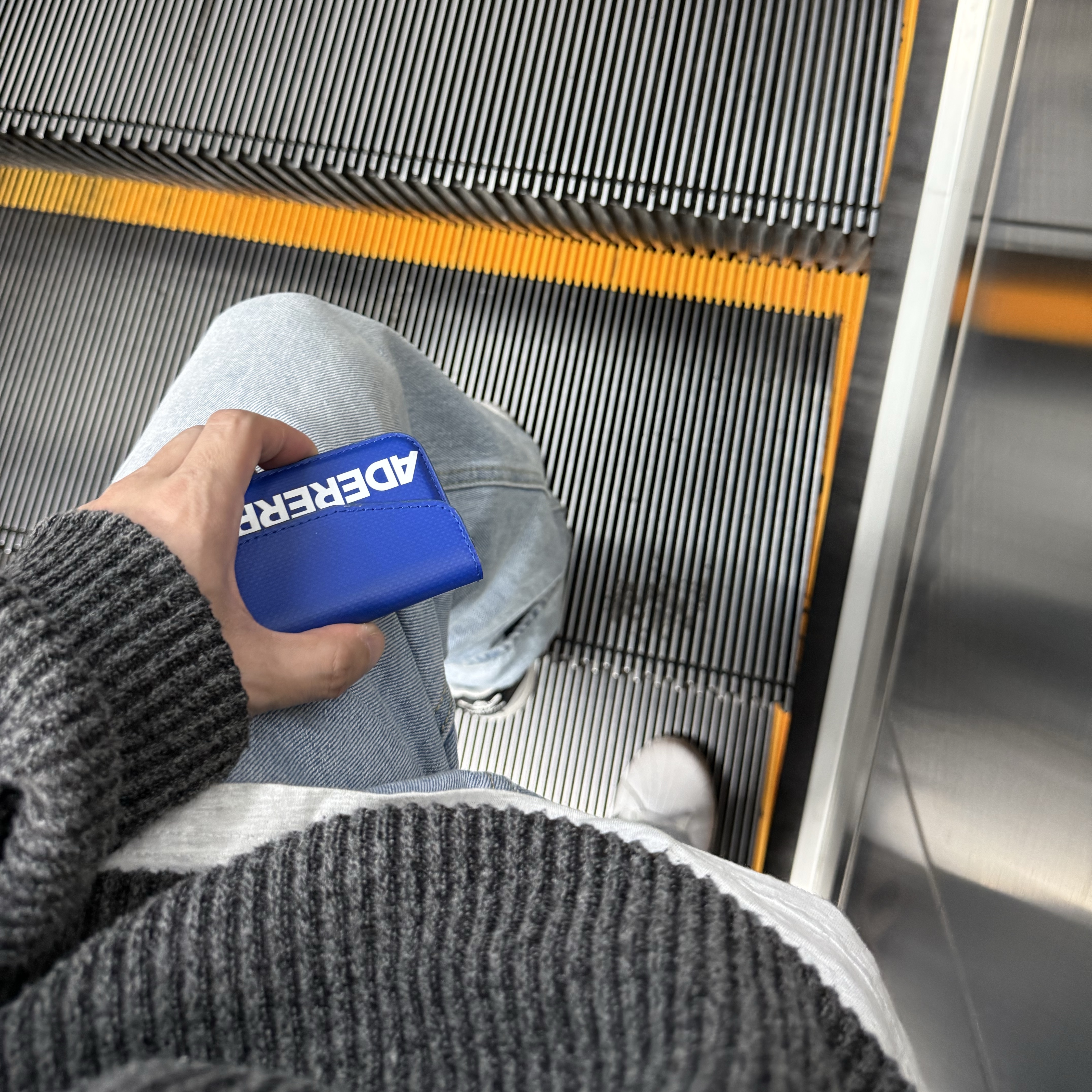 Adidas Superstar XLG Cloud White Core Black, Ader Error Standic Magsafe Wallet Z-Blue 착용 스타일