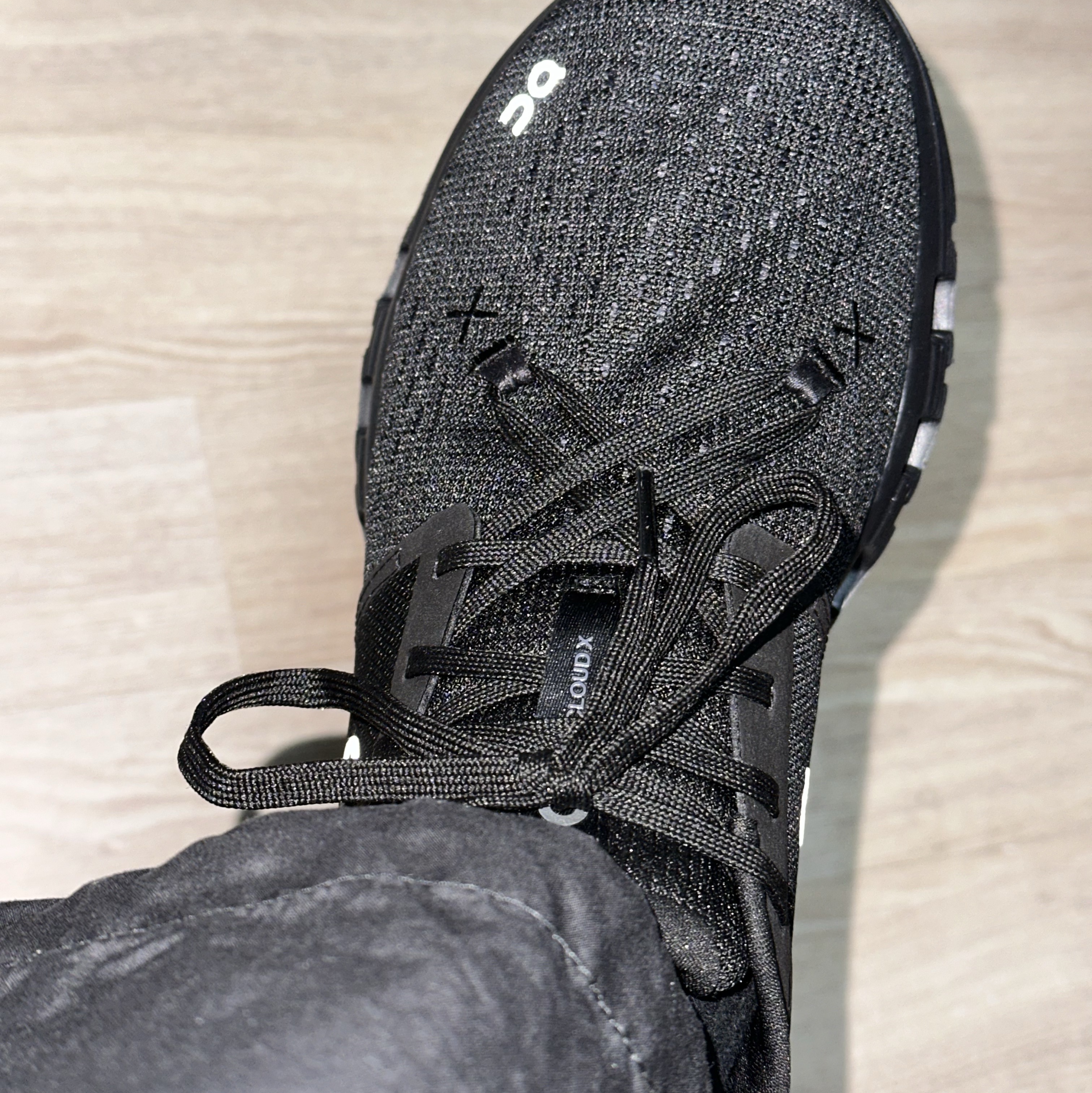 On Running Cloud X 4 Black Eclipse 착용 스타일 - 2