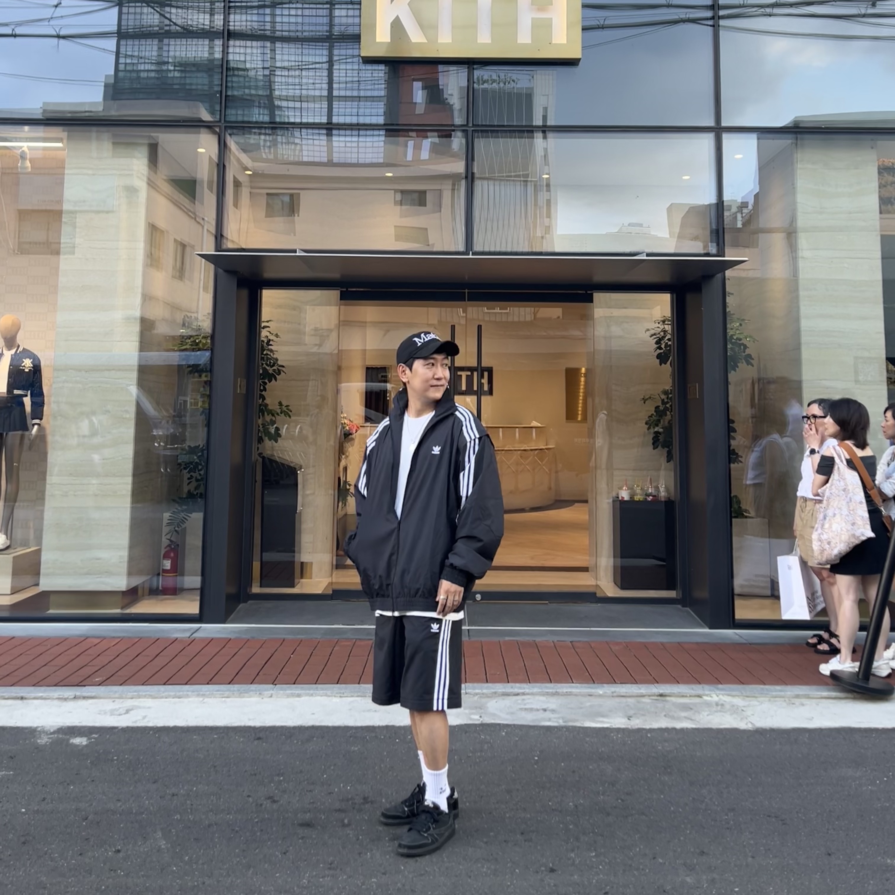 (W) Adidas Adilenium Season 2 Oversized Zip Track Top Gender Neutral Black - KR Sizing, (W) Adidas Adilenium Season 2 Oversized Zip Off Track Pants Gender Neutral Black - KR Sizing 착용 스타일