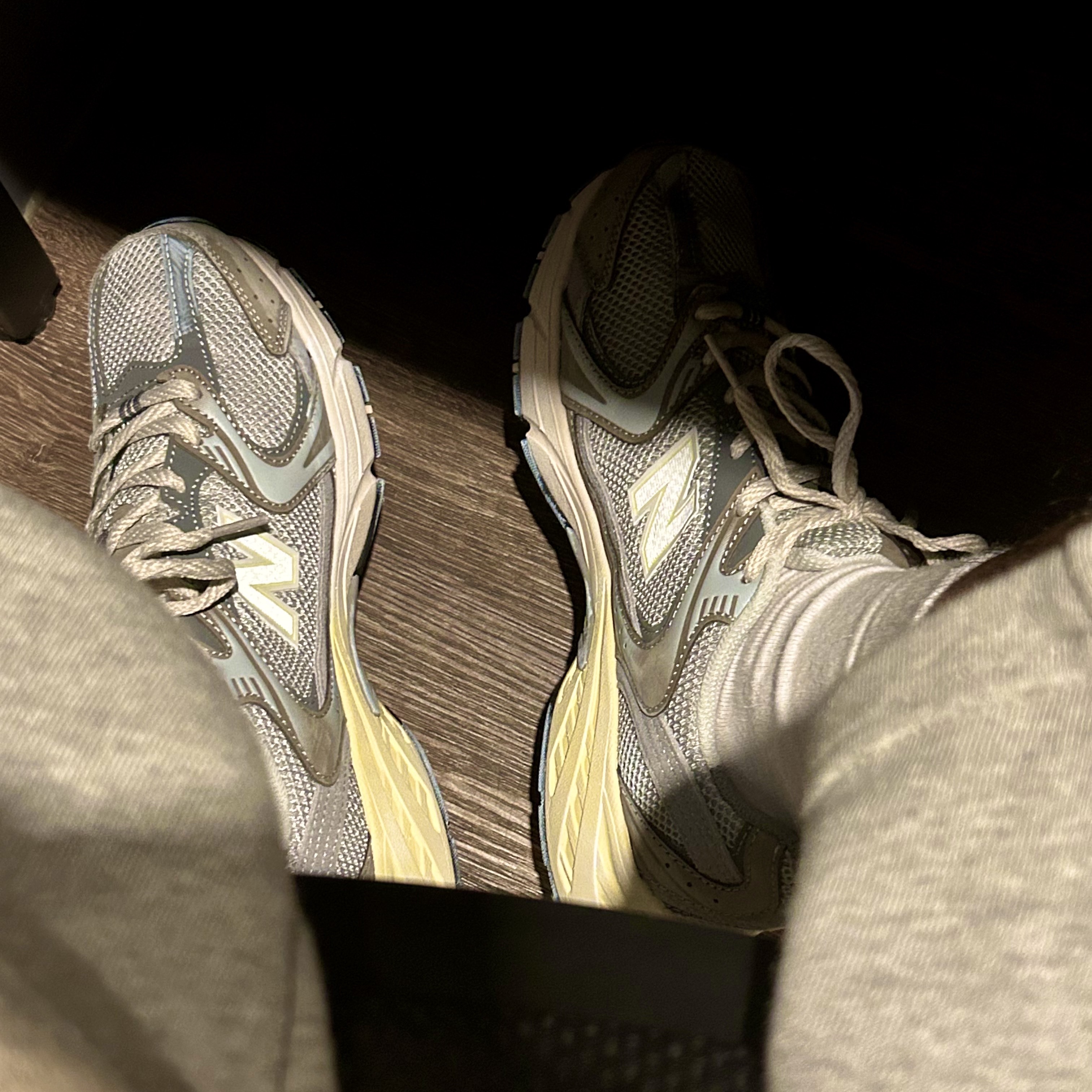 New Balance 530 Premium Vintage Grey Matter 착용 스타일