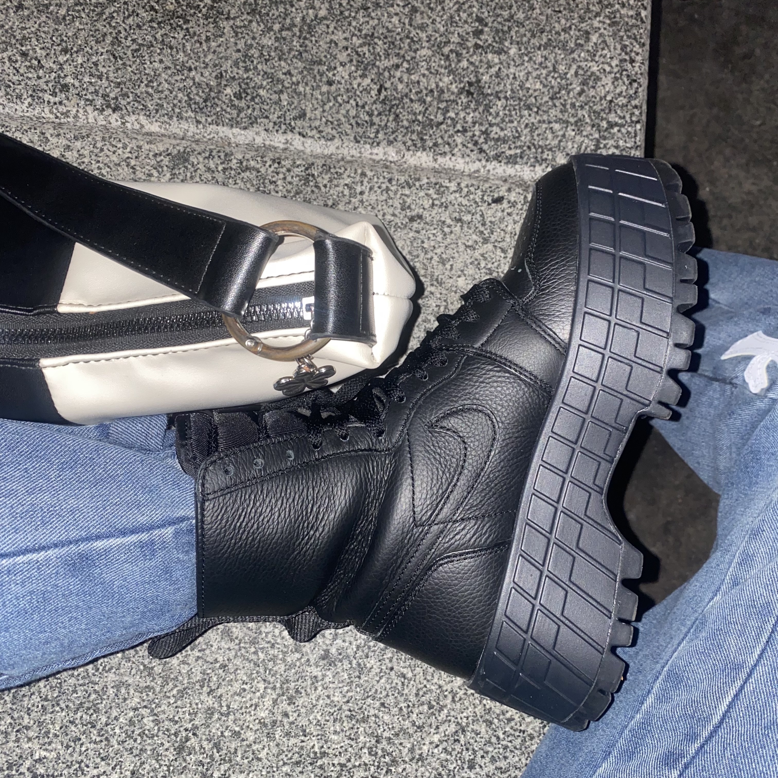 (W) Jordan 1 Brooklyn Black Flat Pewter 착용 스타일