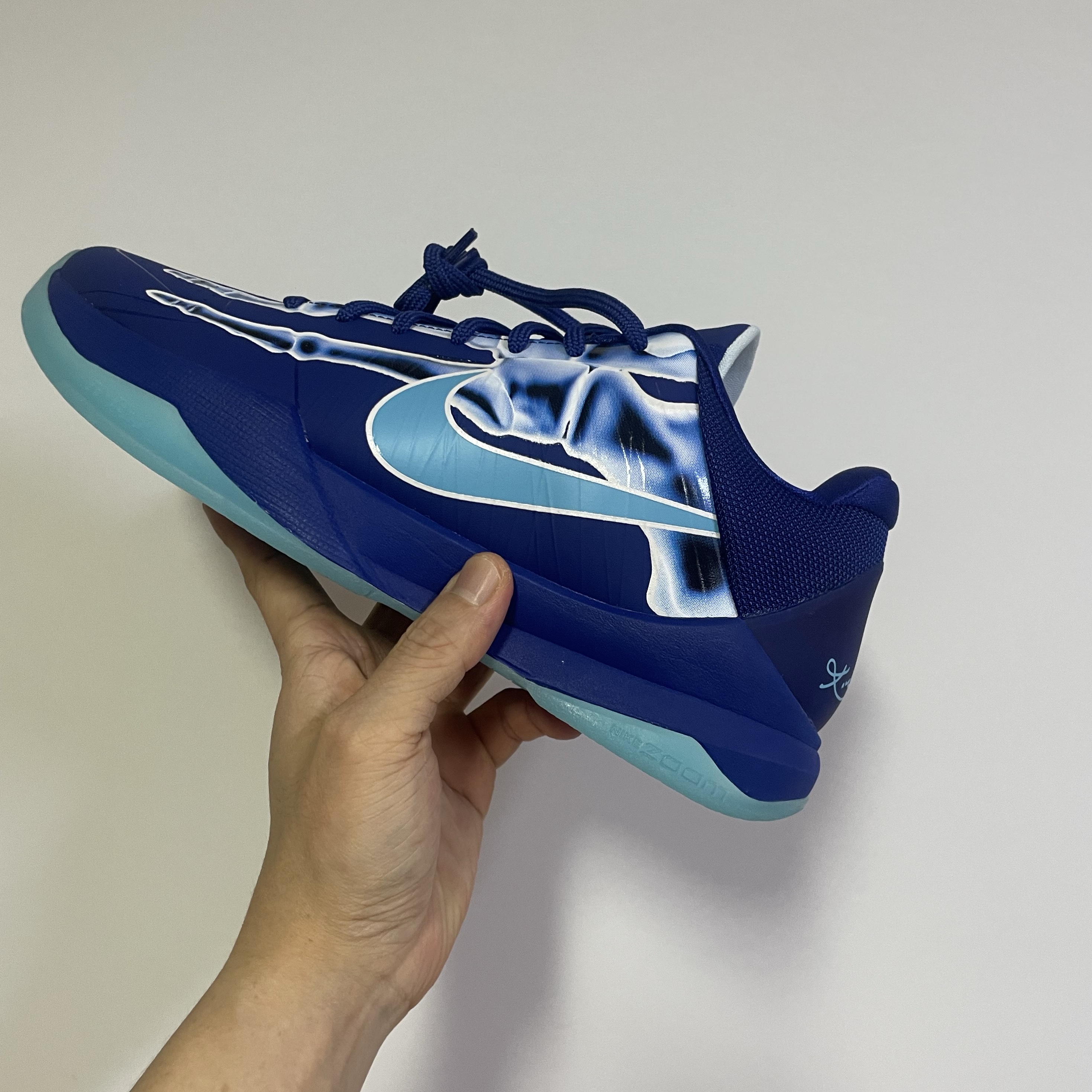 Nike Kobe 5 Protro Deep Royal Blue 착용 스타일 - 4