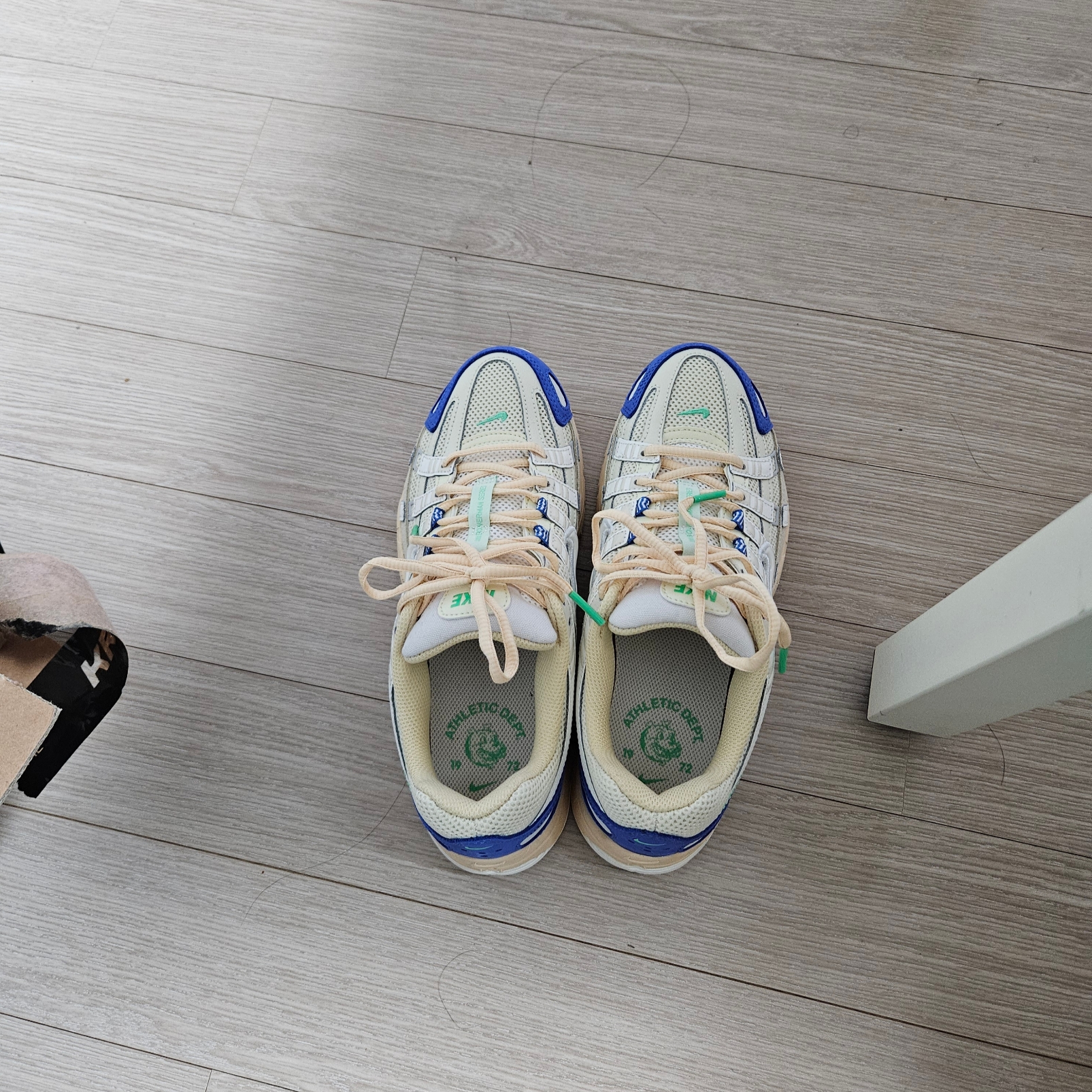 Nike P-6000 Coconut Milk Medium Blue 착용 스타일