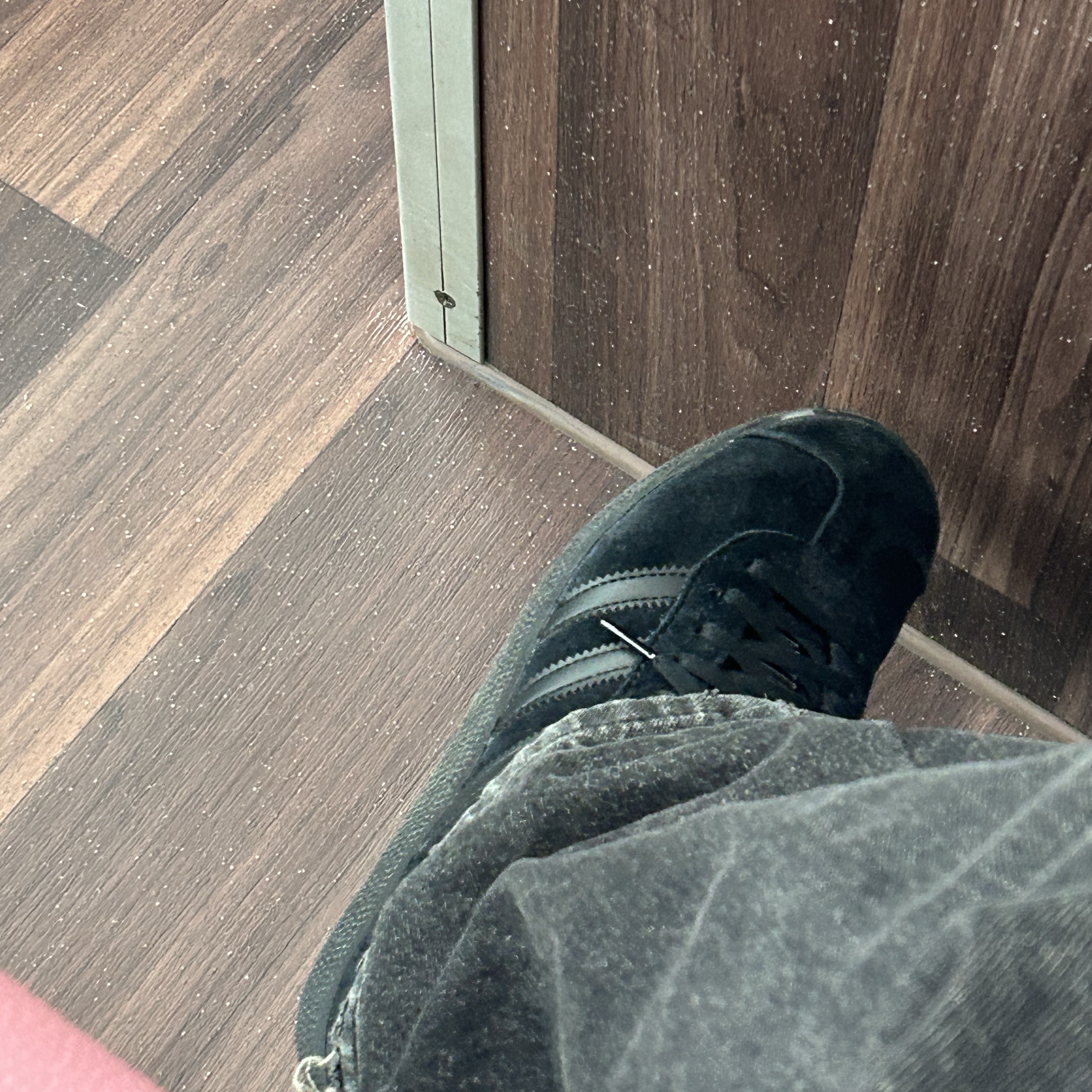 Adidas Gazelle Triple Black 착용 스타일