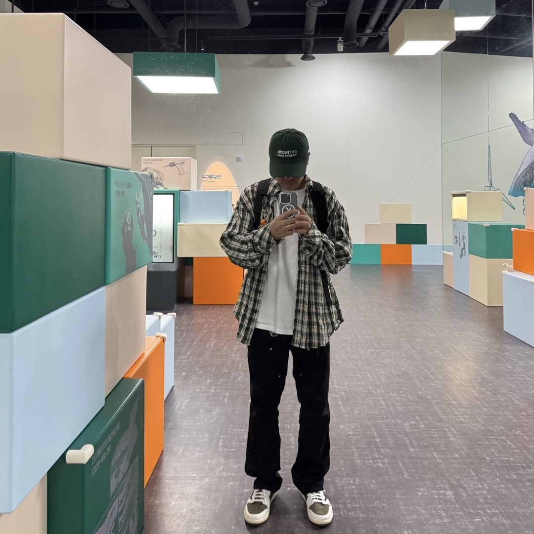 Jordan 1 x Travis Scott Retro Low OG SP Reverse Olive 착용 스타일