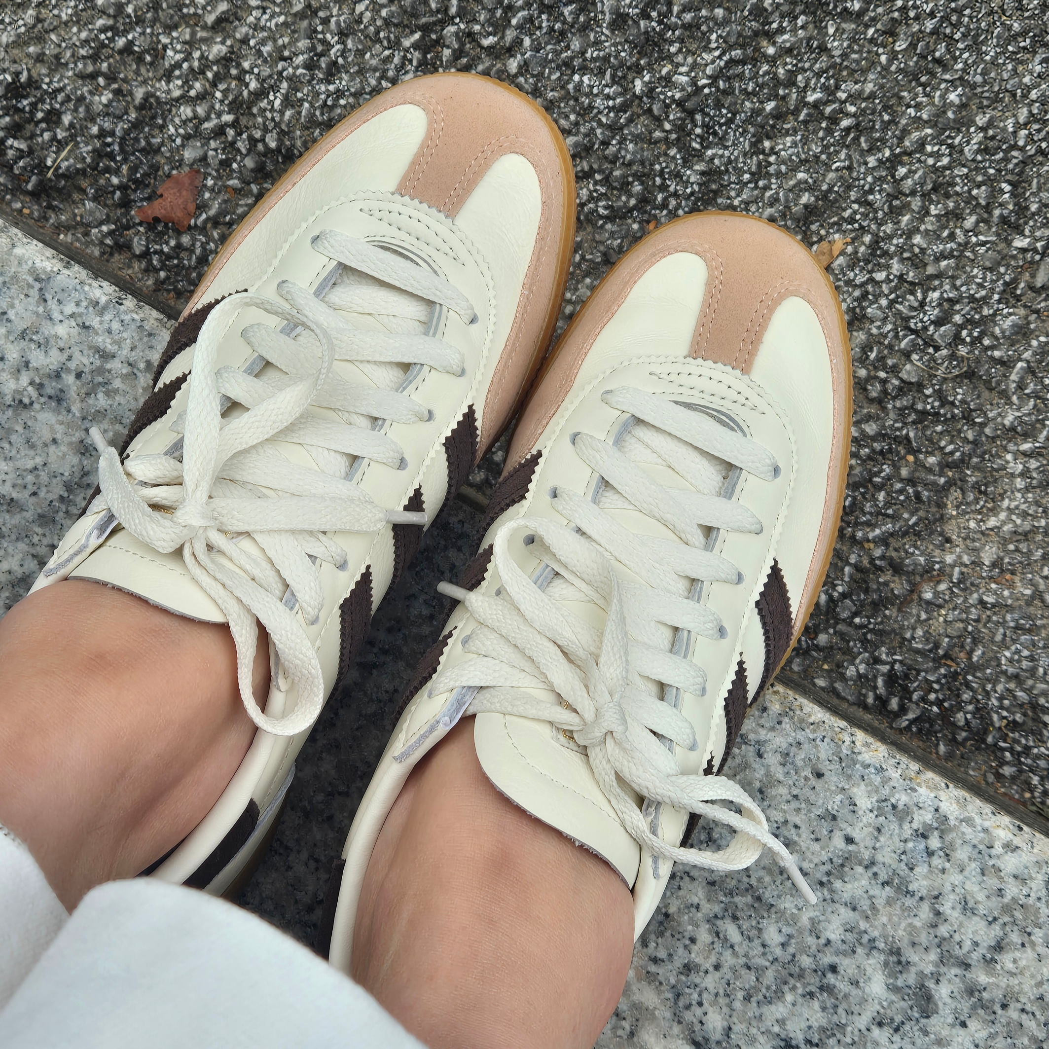 Adidas Spezial Handball Off White Dark Brown 착용 스타일 - 2