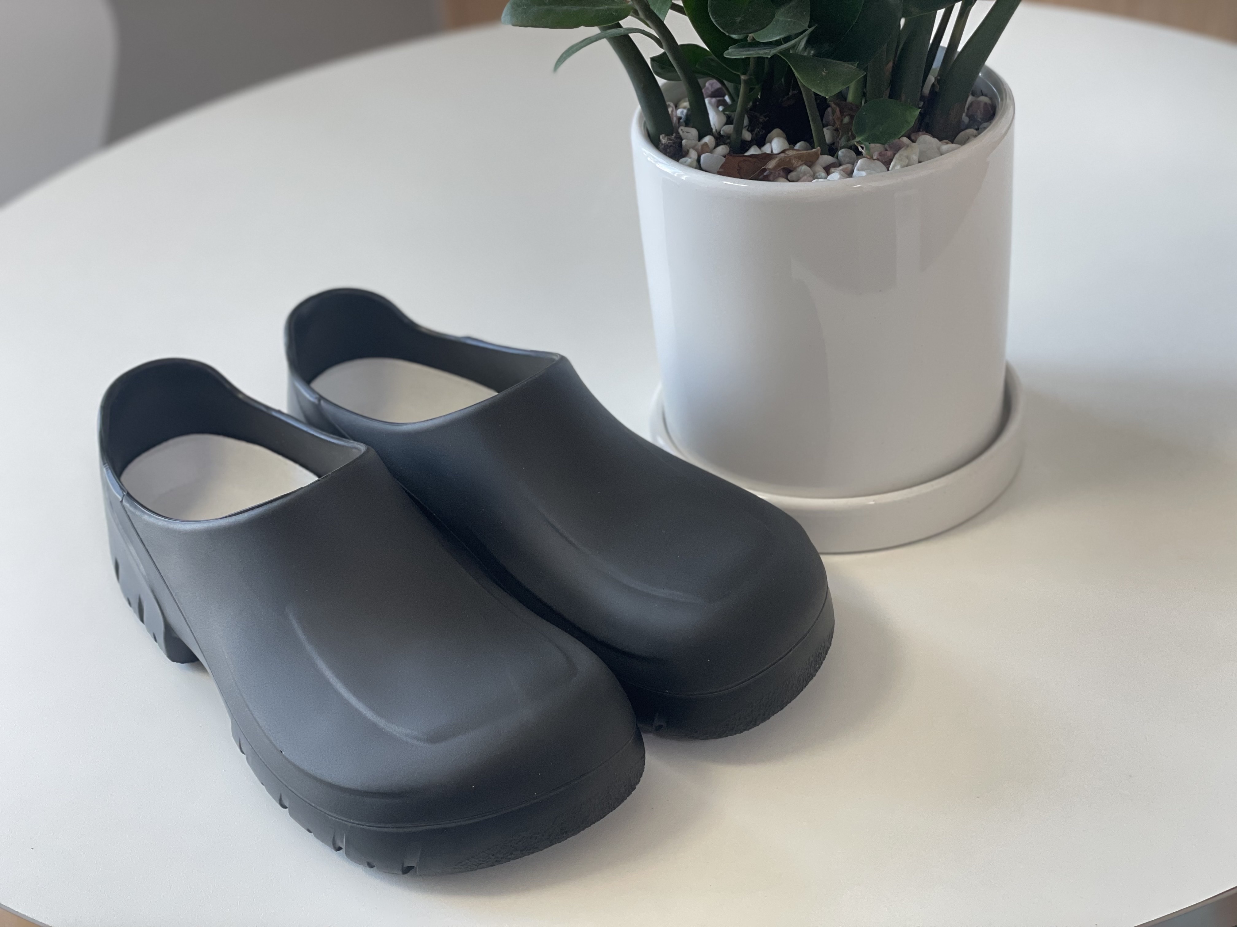 Birkenstock A630 Clog Black, Birkenstock A630 Clog White 착용 스타일 - 2