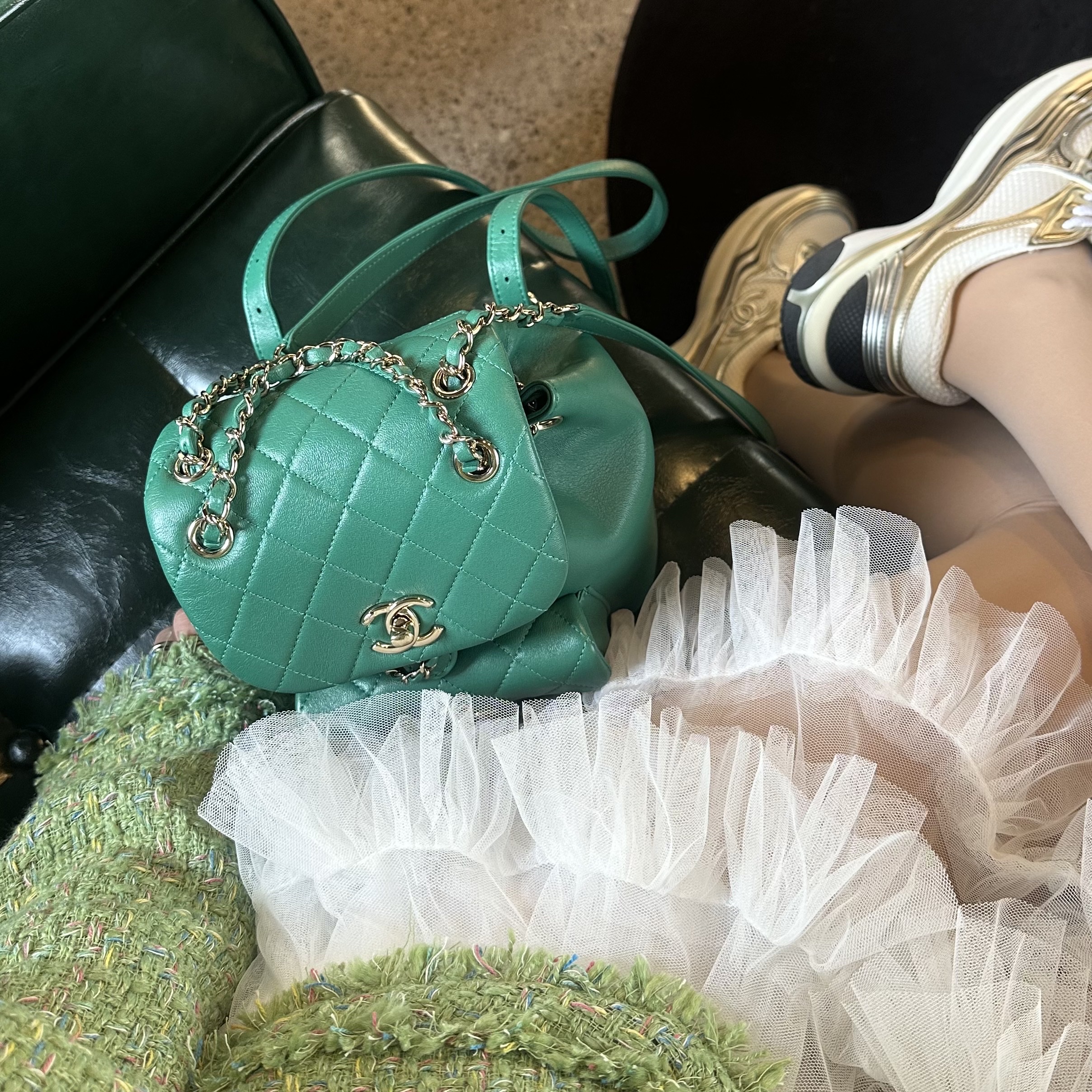 Chanel Small Backpack Lambskin & Gold Green 착용 스타일