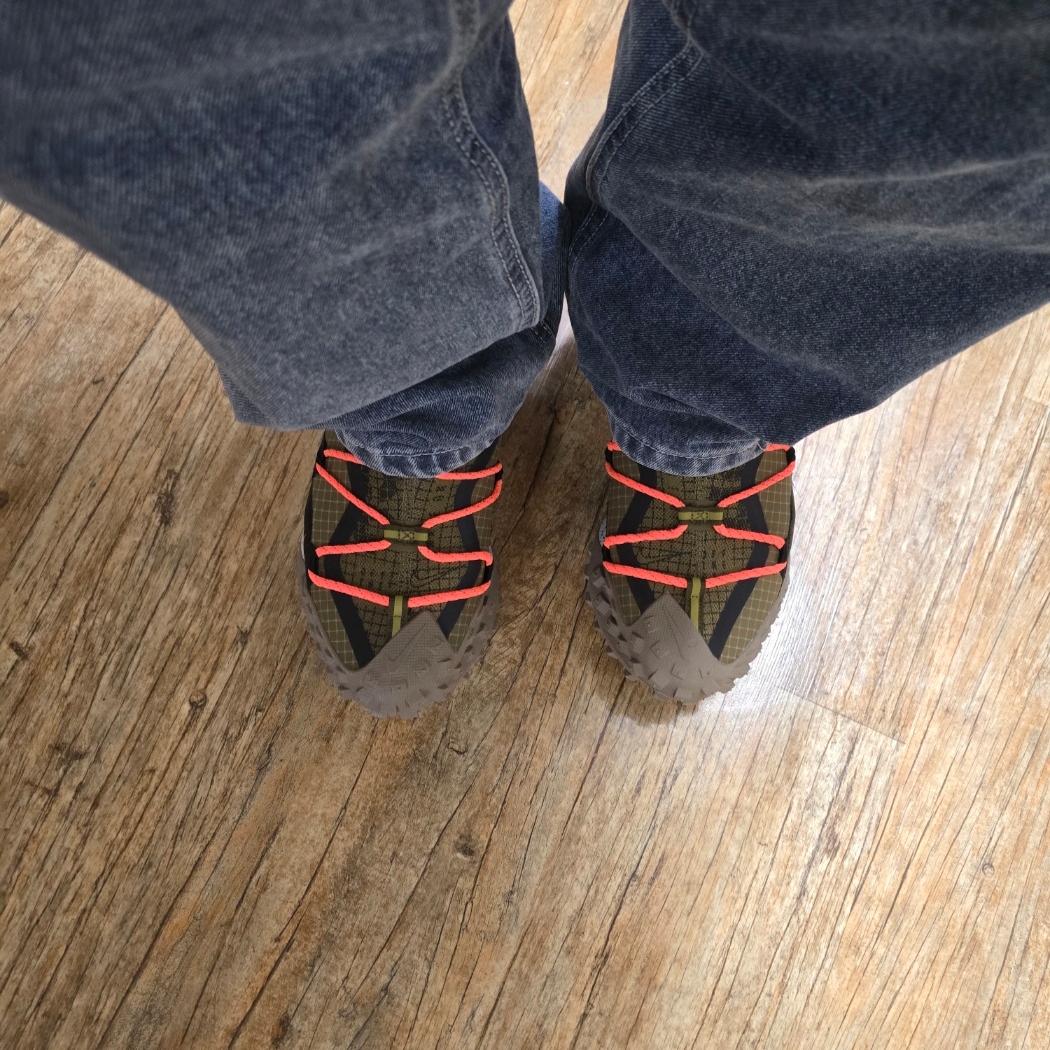 Nike ACG Mountain Fly Low Gore-Tex SE Hazel Rush 착용 스타일