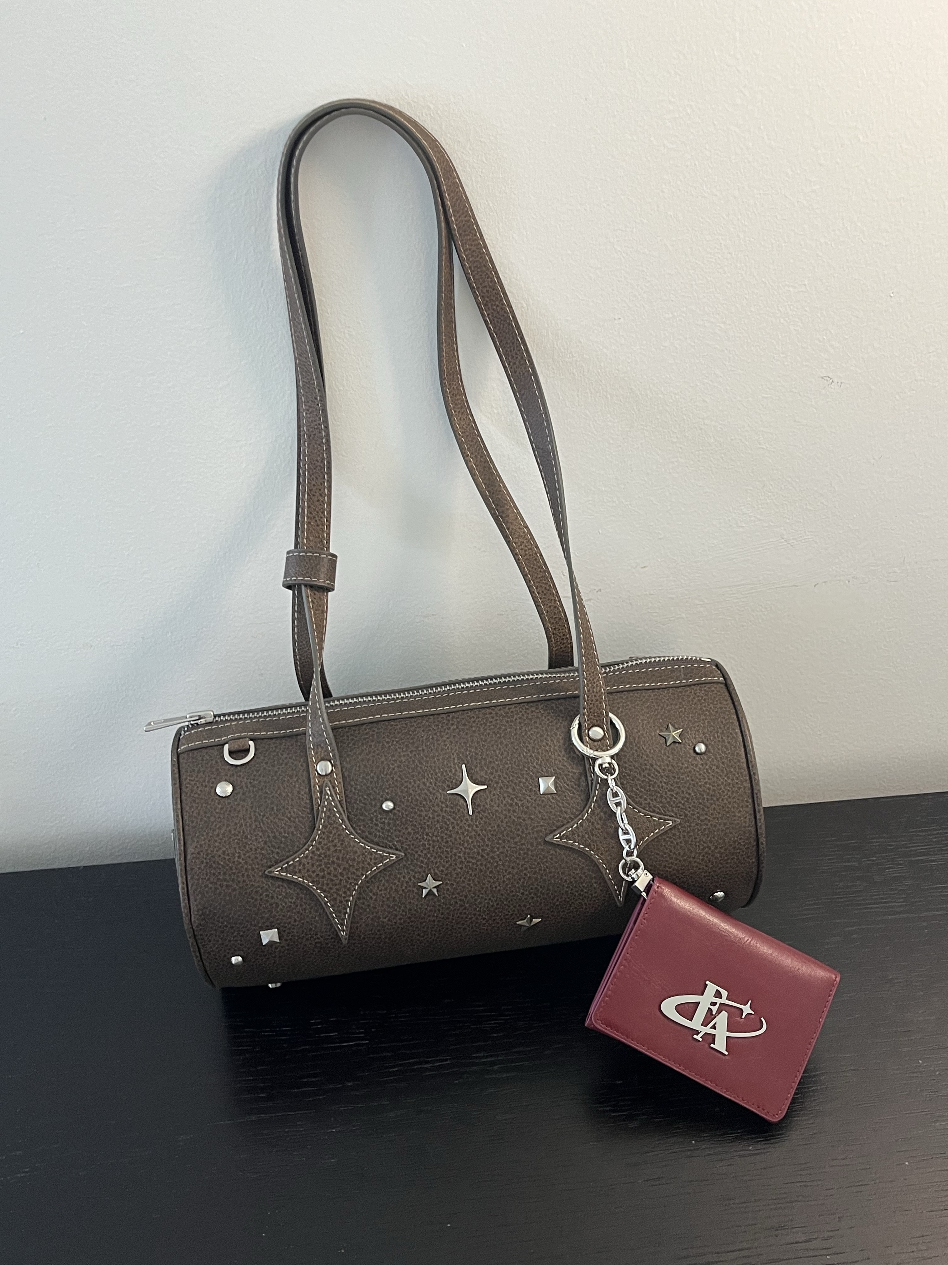 For Appeal Western Stud Leather Shoulder Bag Brown, For Appeal Metal Logo Flap Card Wallet Wine 착용 스타일